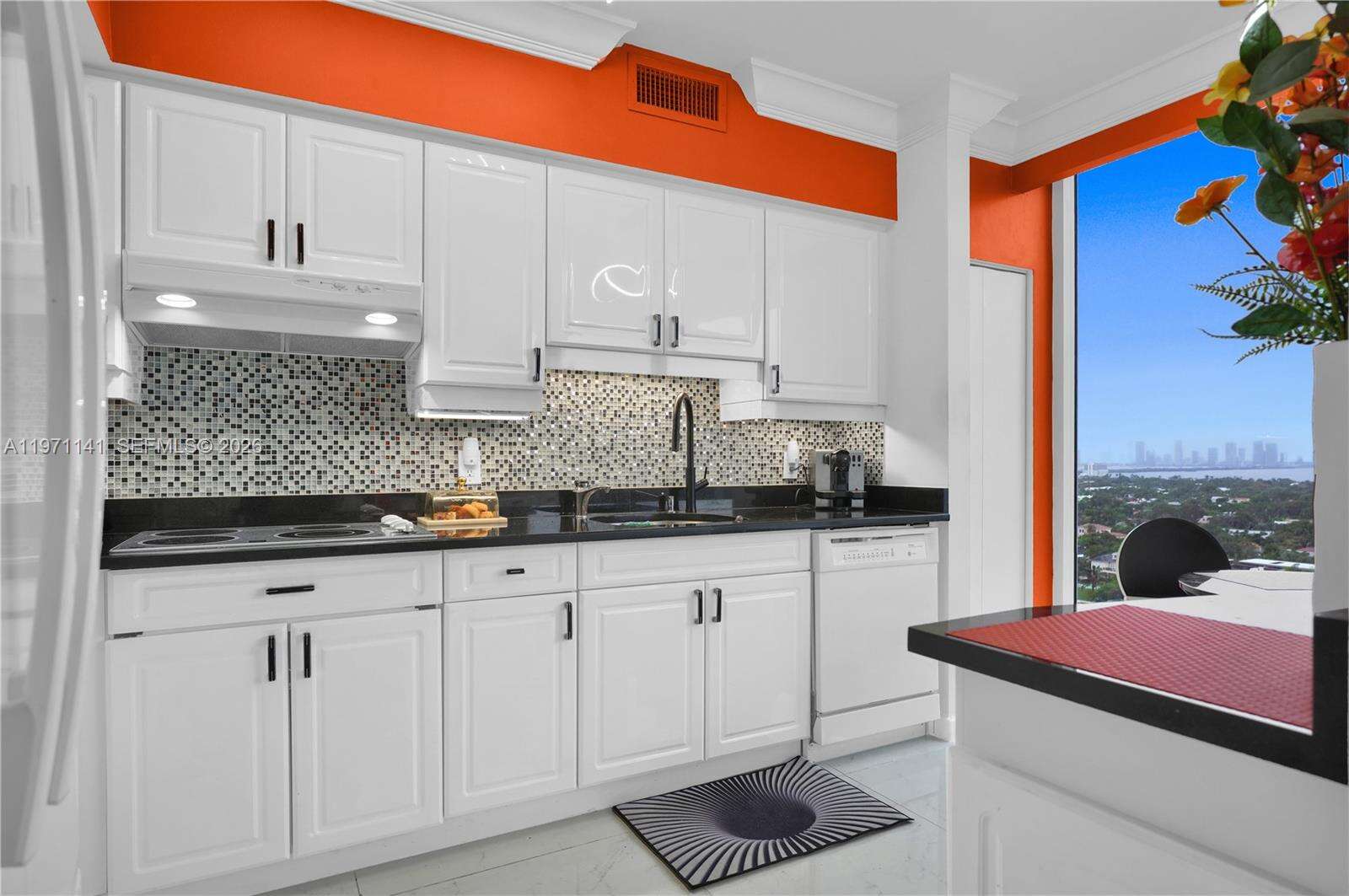 Green Diamond at 4775 Collins Ave, Miami Beach, FL 33140 - For Rent photo 7