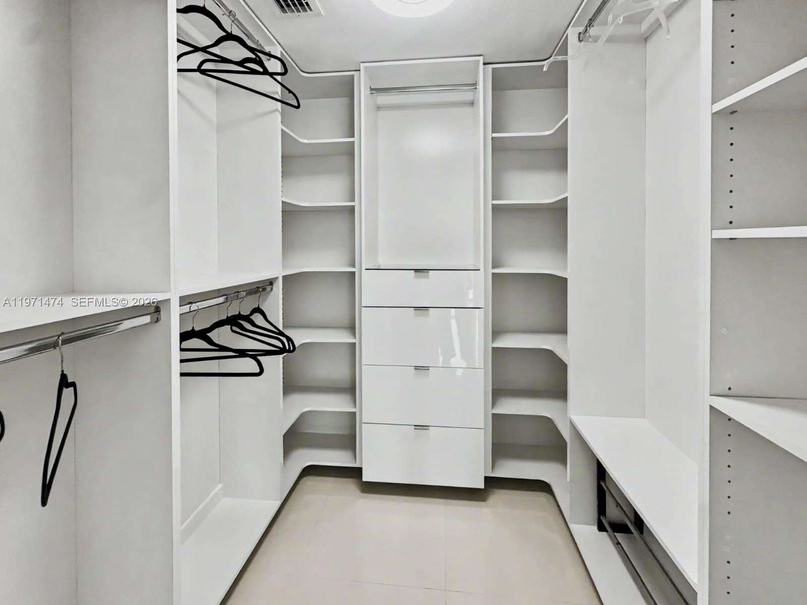 Icon Brickell 2 at 495 Brickell Ave, Miami, FL 33131 - For Rent photo 13