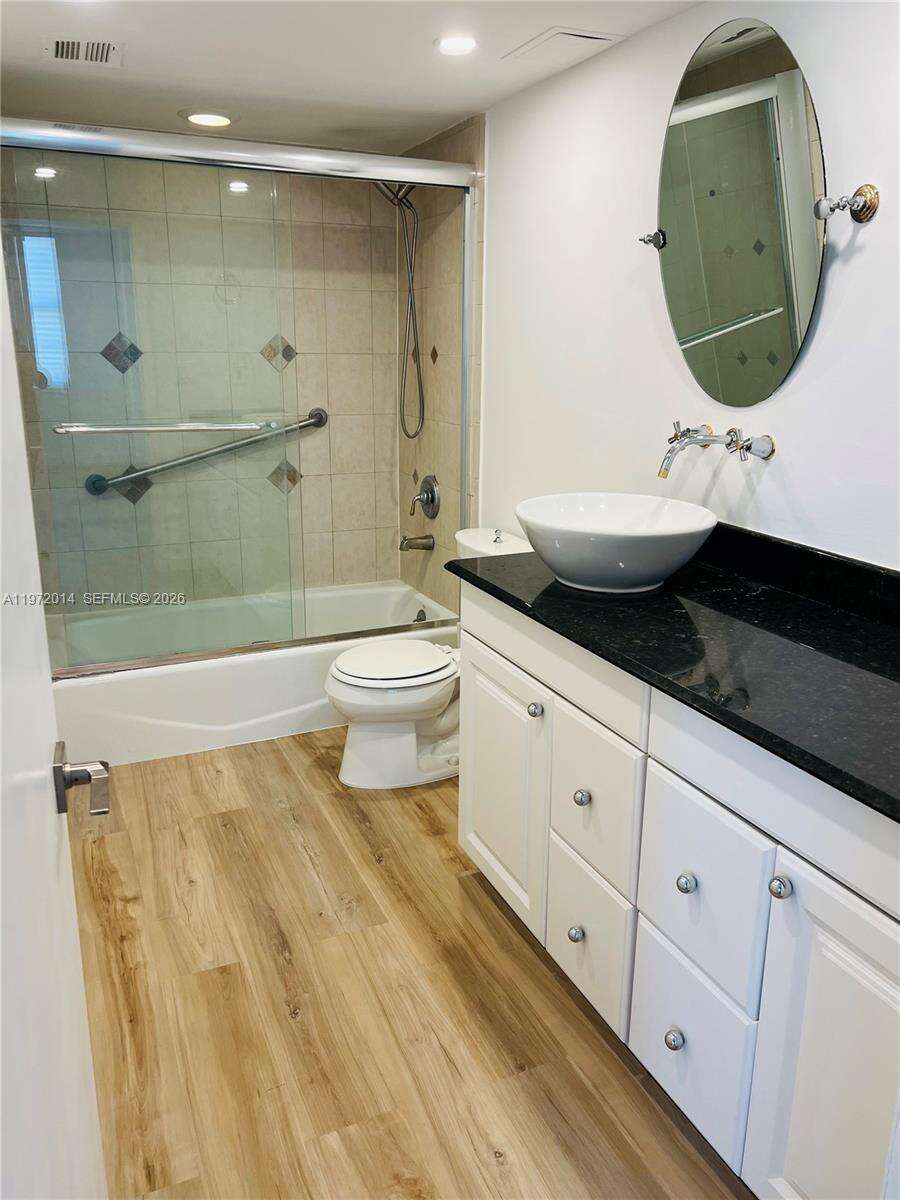Brickell Bay Club at 2333 Brickell Ave, Miami, FL 33129 - For Rent photo 19