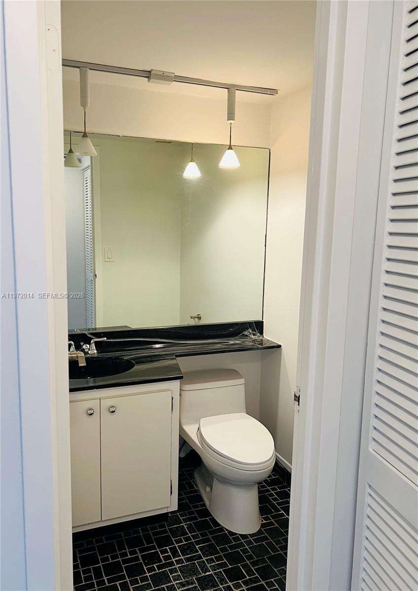 Brickell Bay Club at 2333 Brickell Ave, Miami, FL 33129 - For Rent photo 21