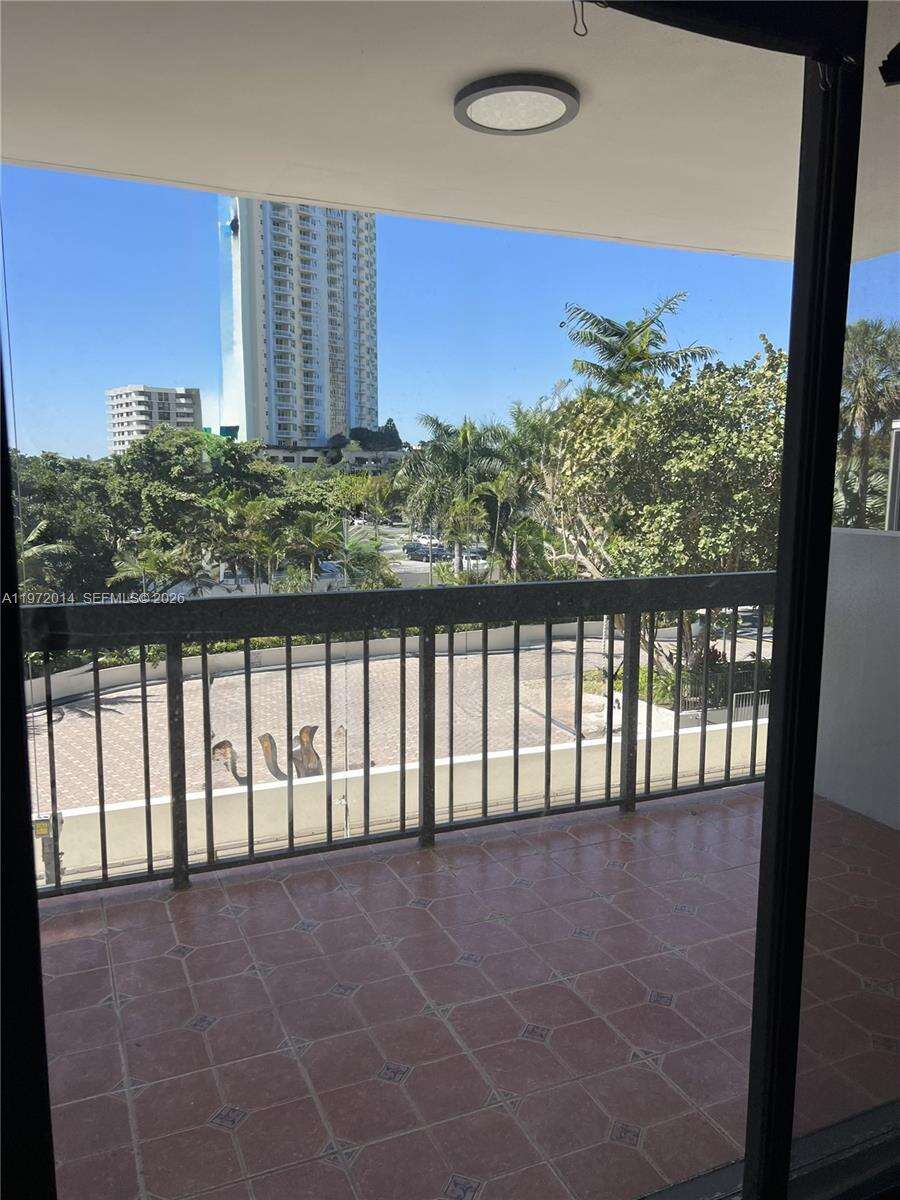 Brickell Bay Club at 2333 Brickell Ave, Miami, FL 33129 - For Rent photo 22