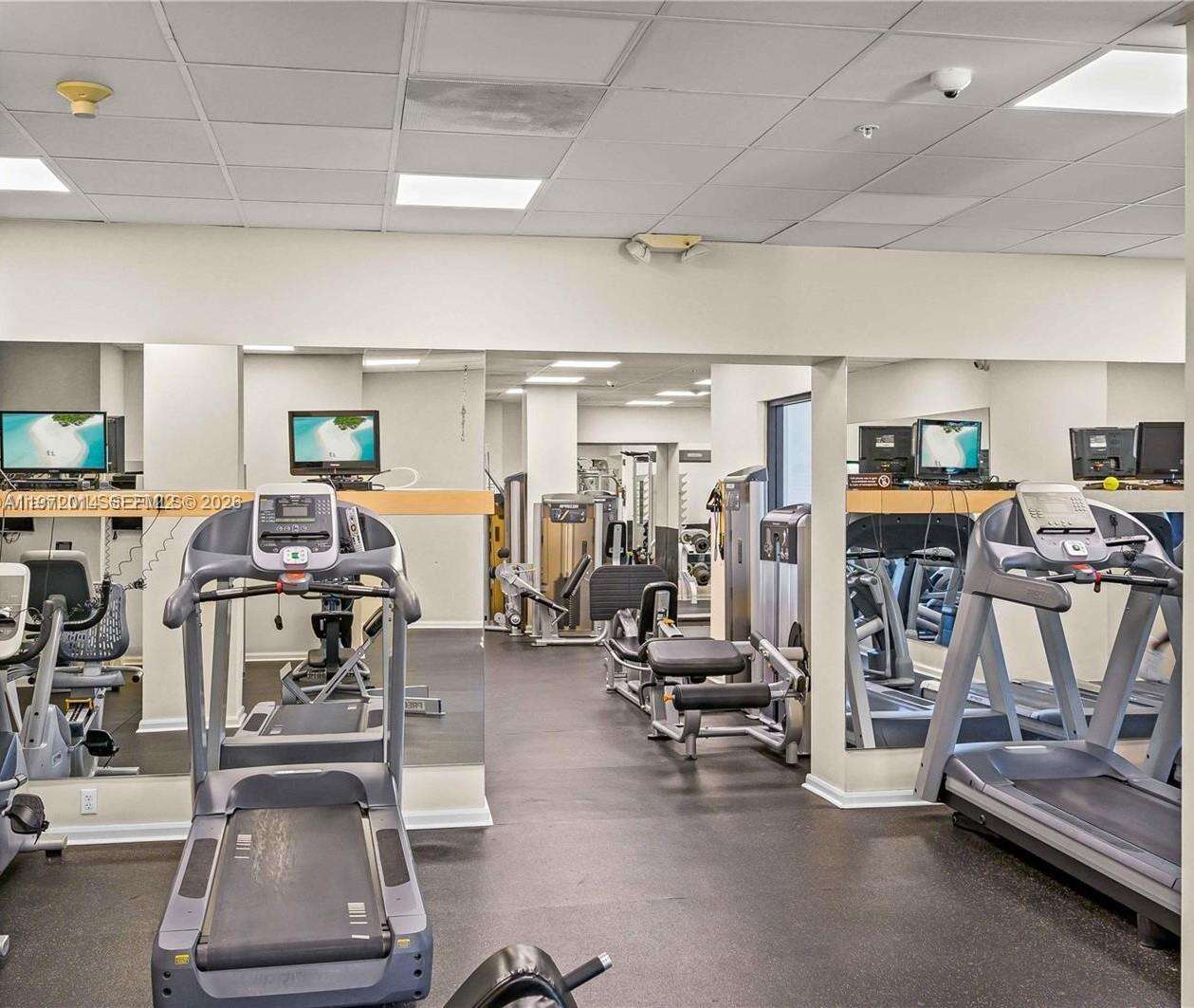 Brickell Bay Club at 2333 Brickell Ave, Miami, FL 33129 - For Rent photo 10