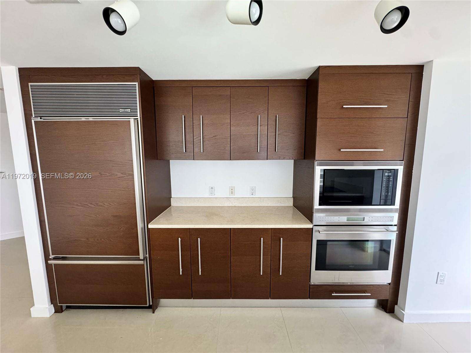 Icon Brickell 2 at 495 Brickell Ave, Miami, FL 33131 - For Rent photo 8