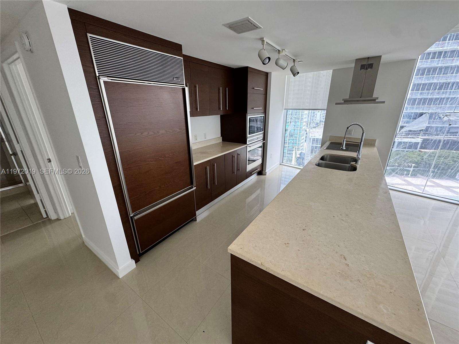 Icon Brickell 2 at 495 Brickell Ave, Miami, FL 33131 - For Rent photo 9