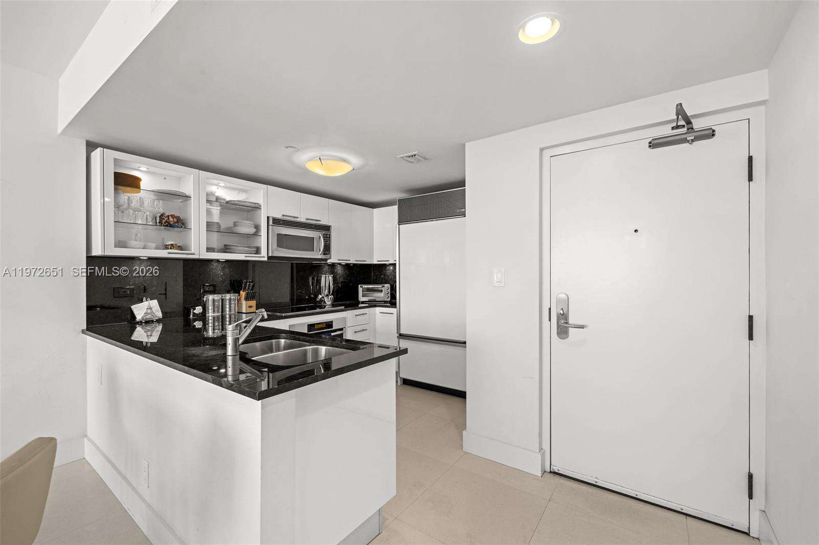 Central Carillon at 6801 Collins Ave, Miami Beach, FL 33141 - For Rent photo 2