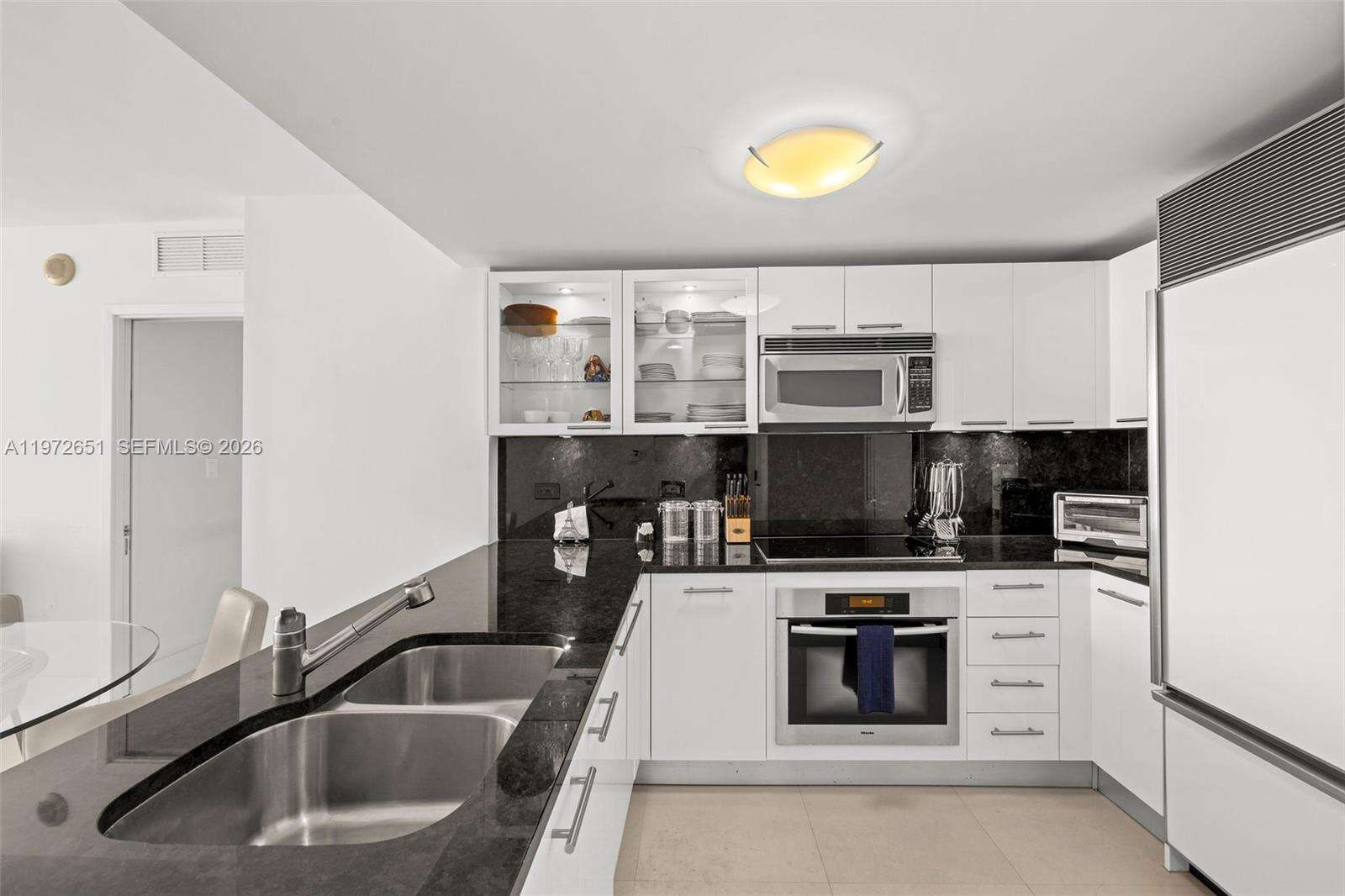 Central Carillon at 6801 Collins Ave, Miami Beach, FL 33141 - For Rent photo 3