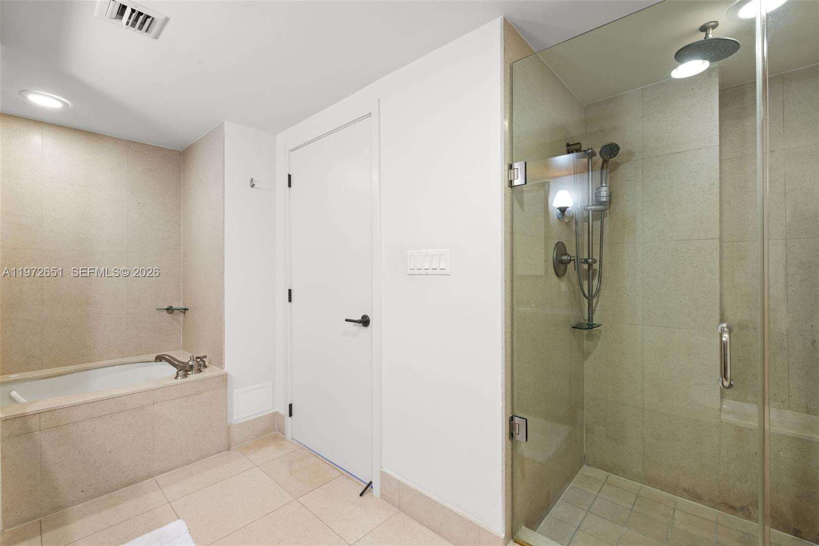 Central Carillon at 6801 Collins Ave, Miami Beach, FL 33141 - For Rent photo 25