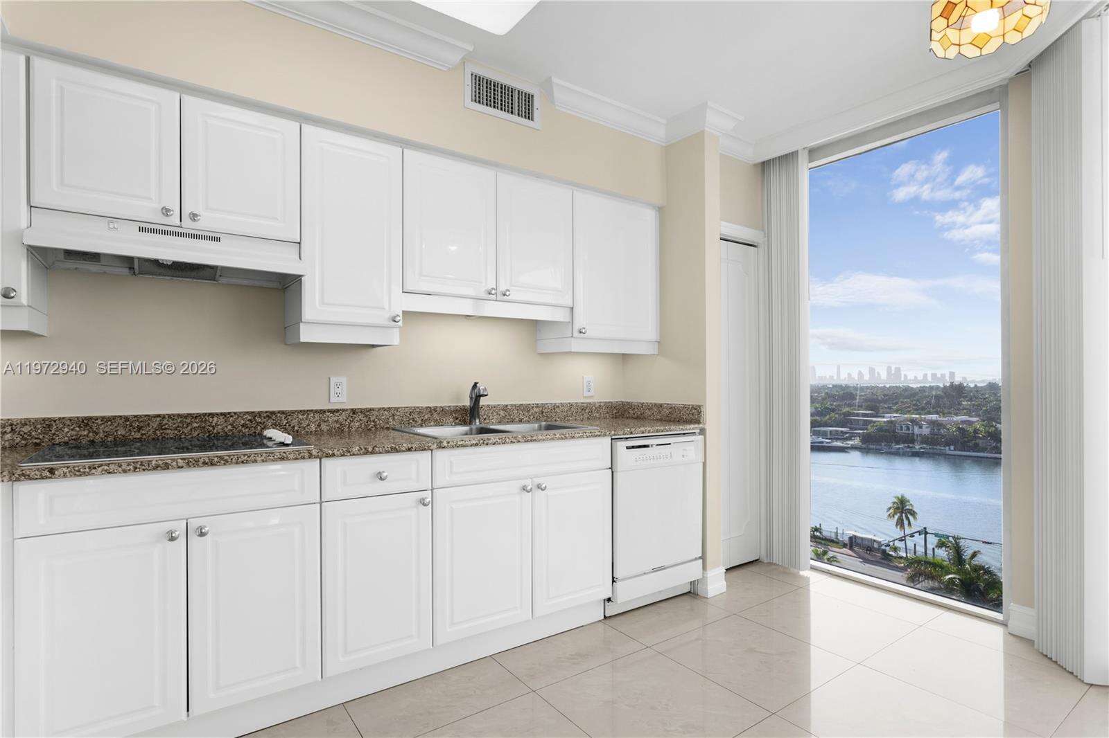 Green Diamond at 4775 Collins Ave, Miami Beach, FL 33140 - For Rent photo 4