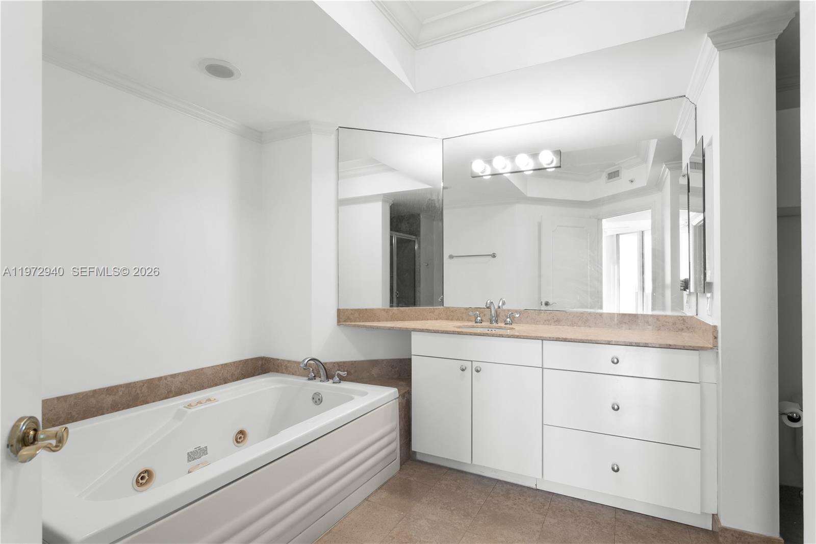 Green Diamond at 4775 Collins Ave, Miami Beach, FL 33140 - For Rent photo 5