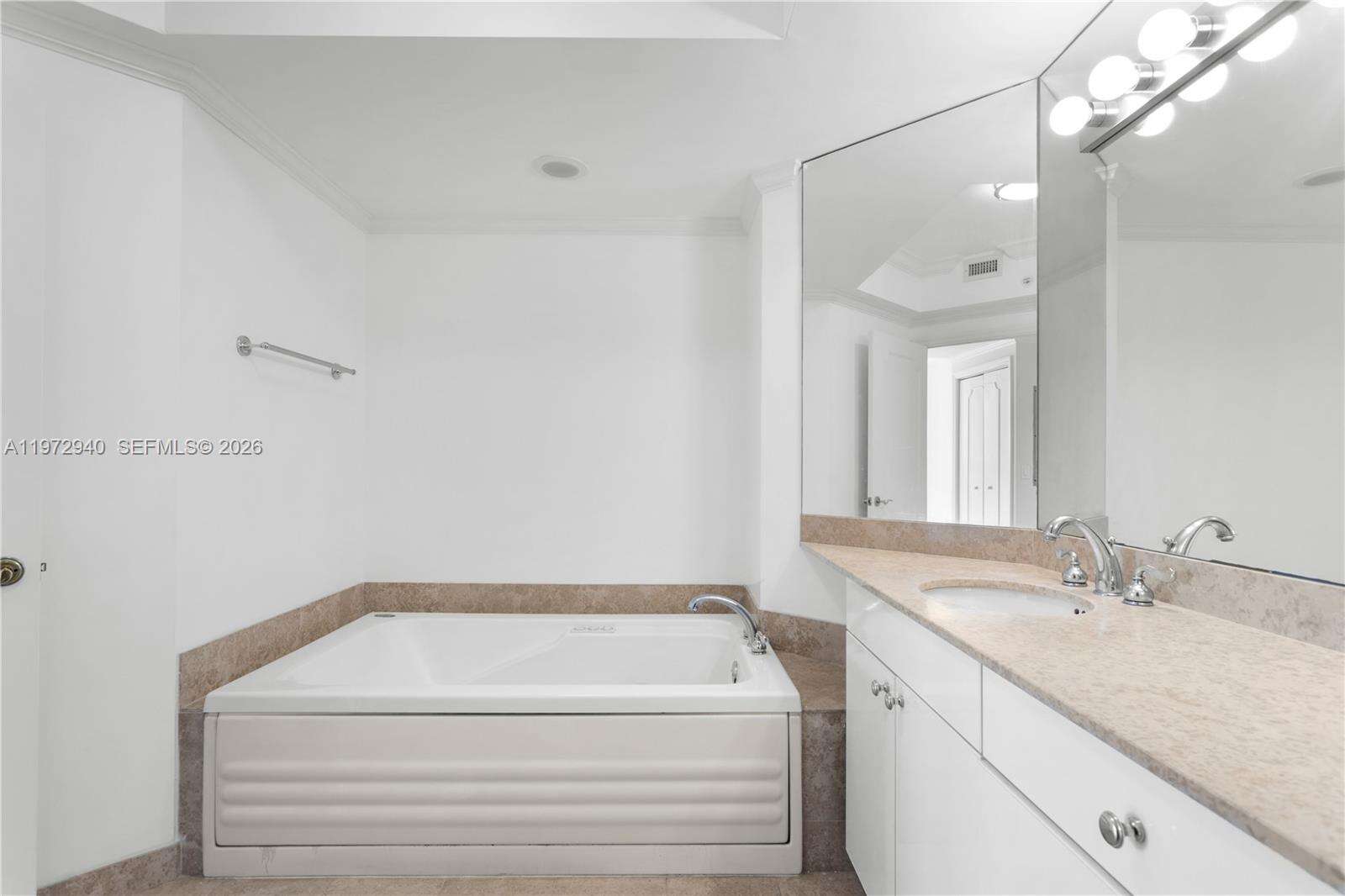 Green Diamond at 4775 Collins Ave, Miami Beach, FL 33140 - For Rent photo 6