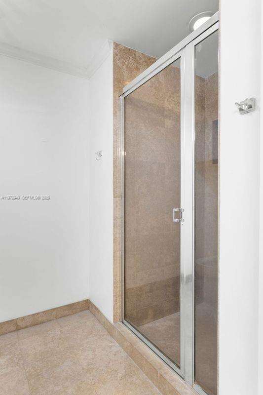 Green Diamond at 4775 Collins Ave, Miami Beach, FL 33140 - For Rent photo 7