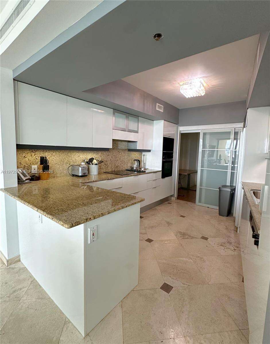 Il Villaggio at 1455 Ocean Dr, Miami Beach, FL 33139 - For Rent photo 7