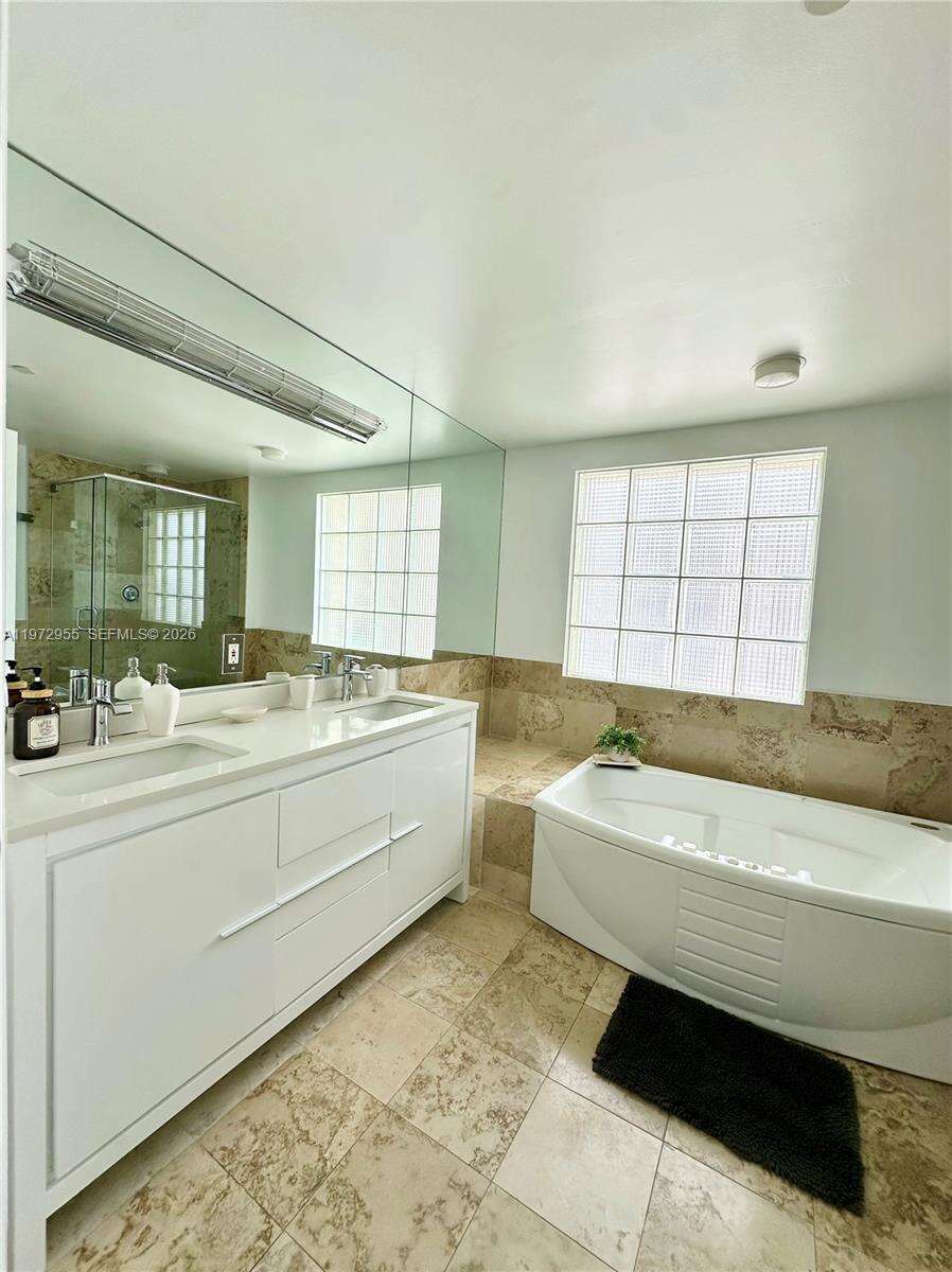 Il Villaggio at 1455 Ocean Dr, Miami Beach, FL 33139 - For Rent photo 10