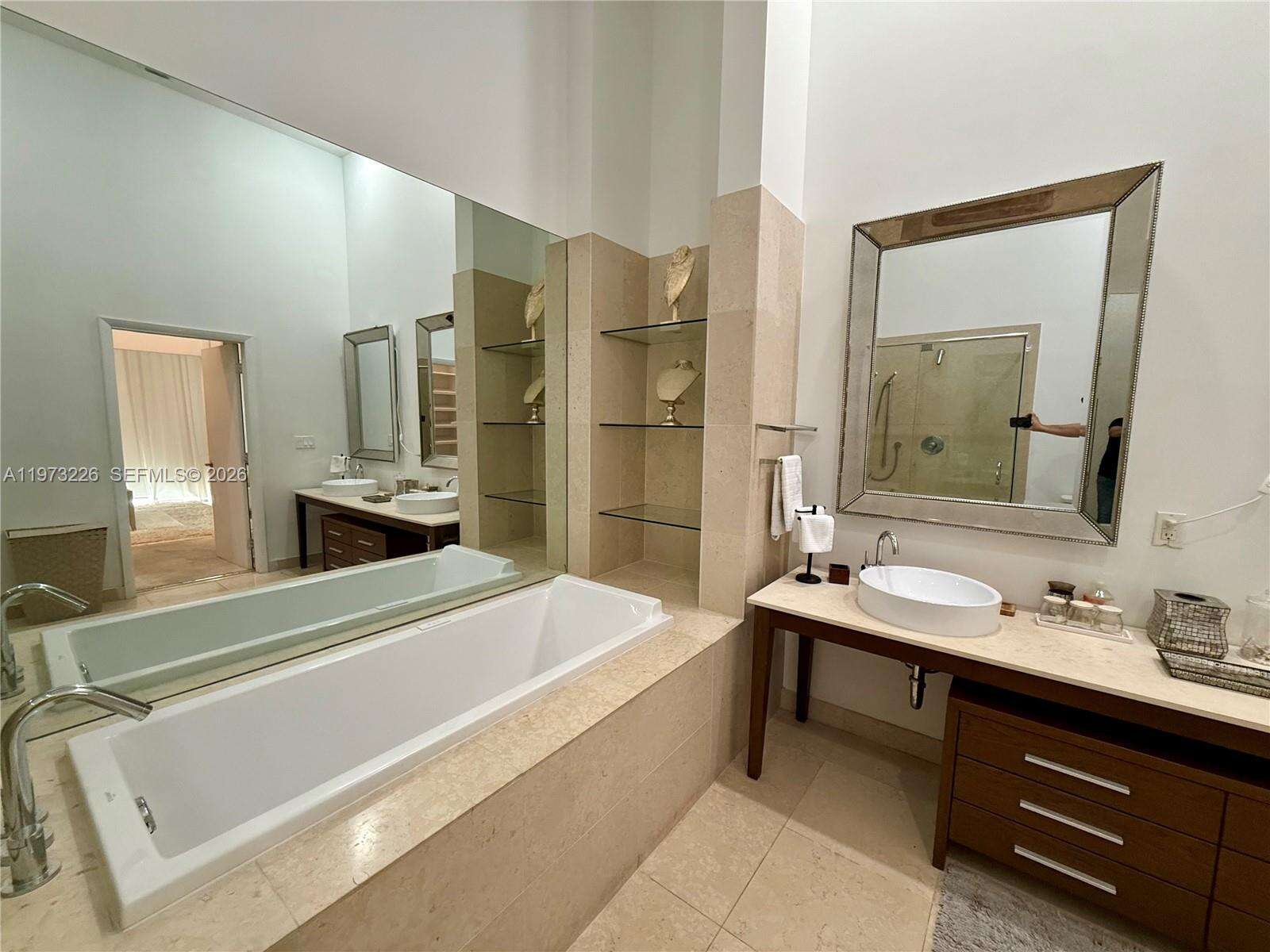 Icon Brickell 2 at 495 Brickell Ave, Miami, FL 33131 - For Rent photo 2