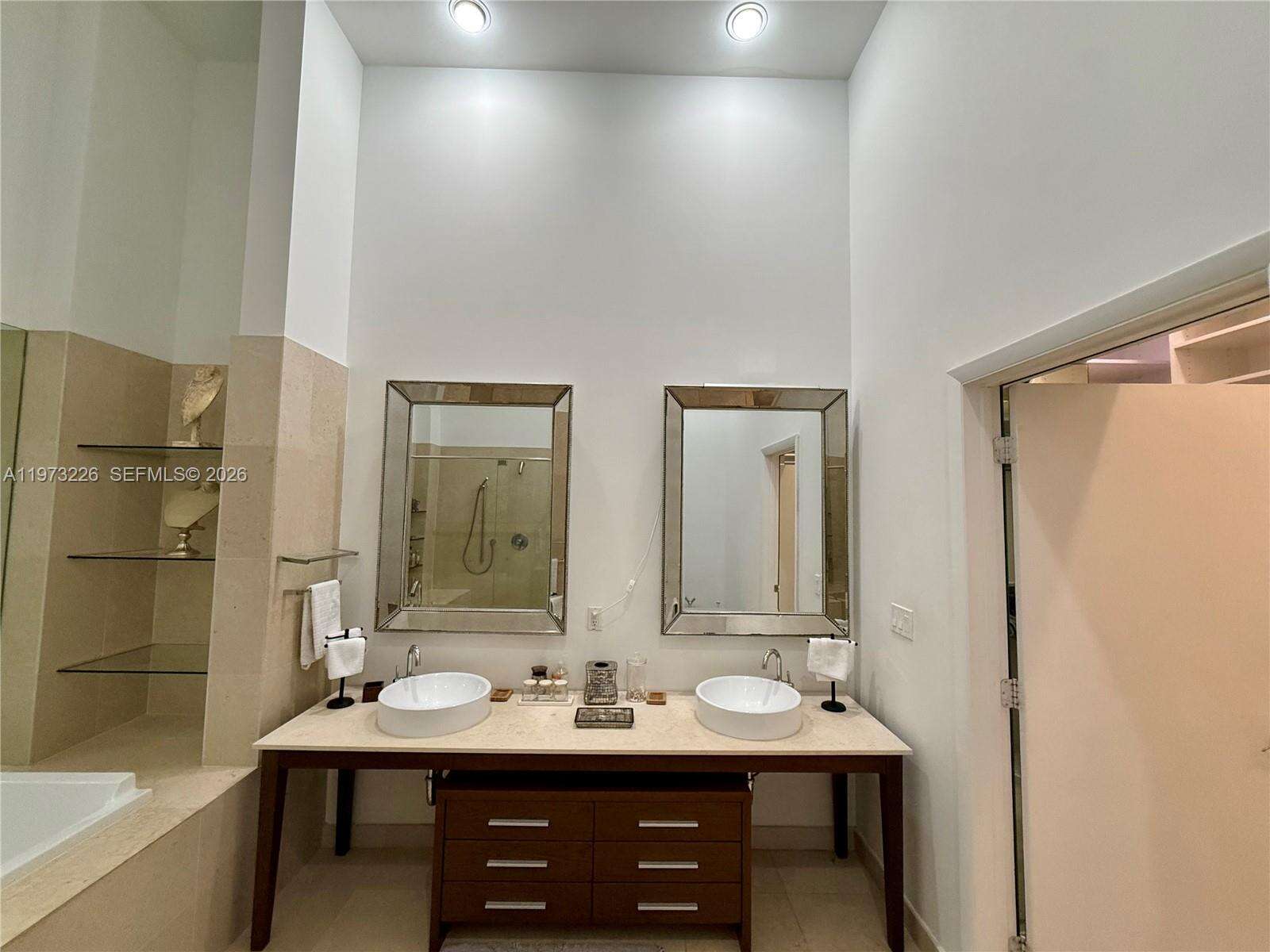 Icon Brickell 2 at 495 Brickell Ave, Miami, FL 33131 - For Rent photo 3