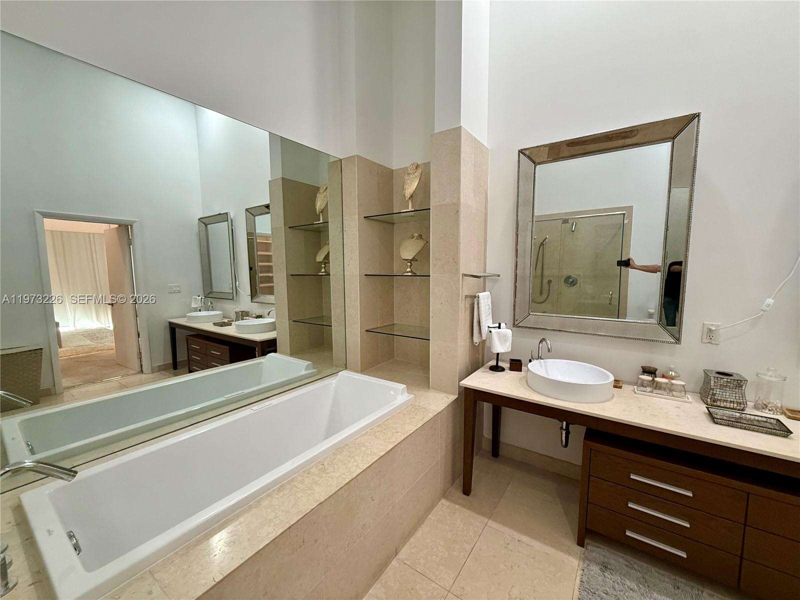 Icon Brickell 2 at 495 Brickell Ave, Miami, FL 33131 - For Rent photo 4