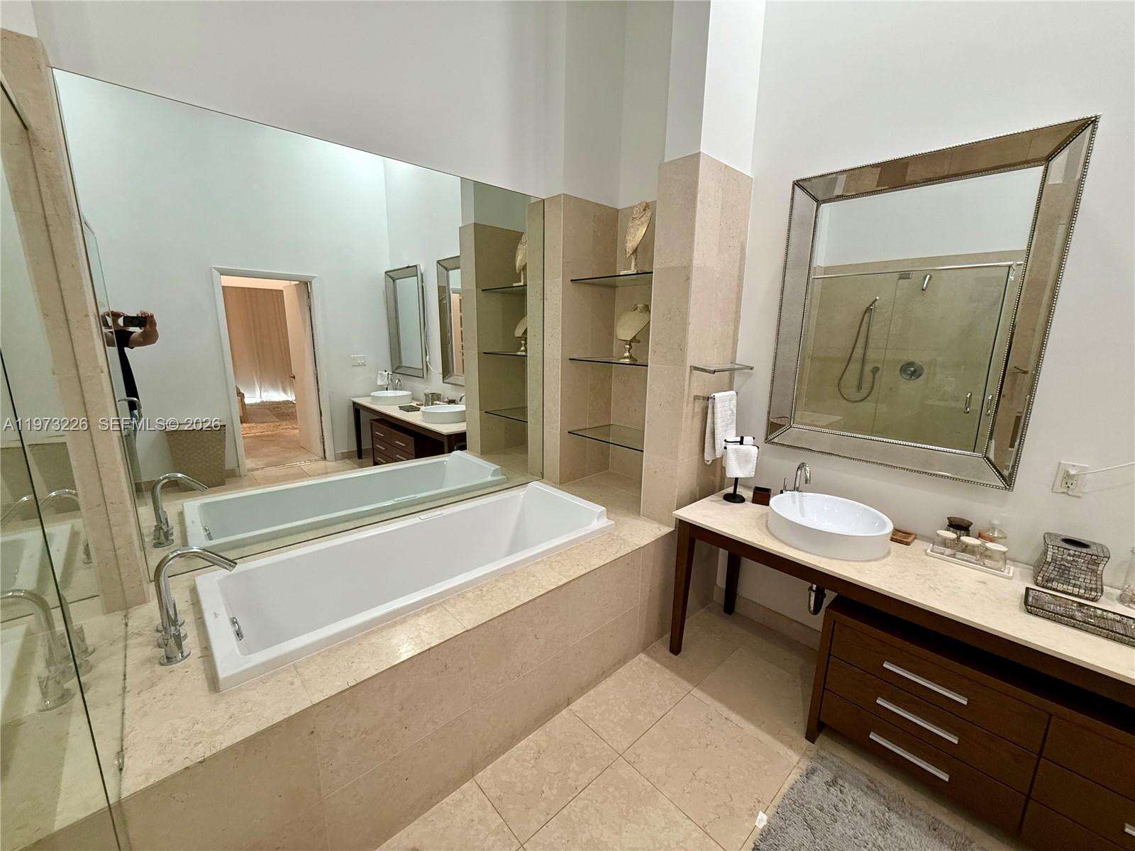 Icon Brickell 2 at 495 Brickell Ave, Miami, FL 33131 - For Rent photo 9