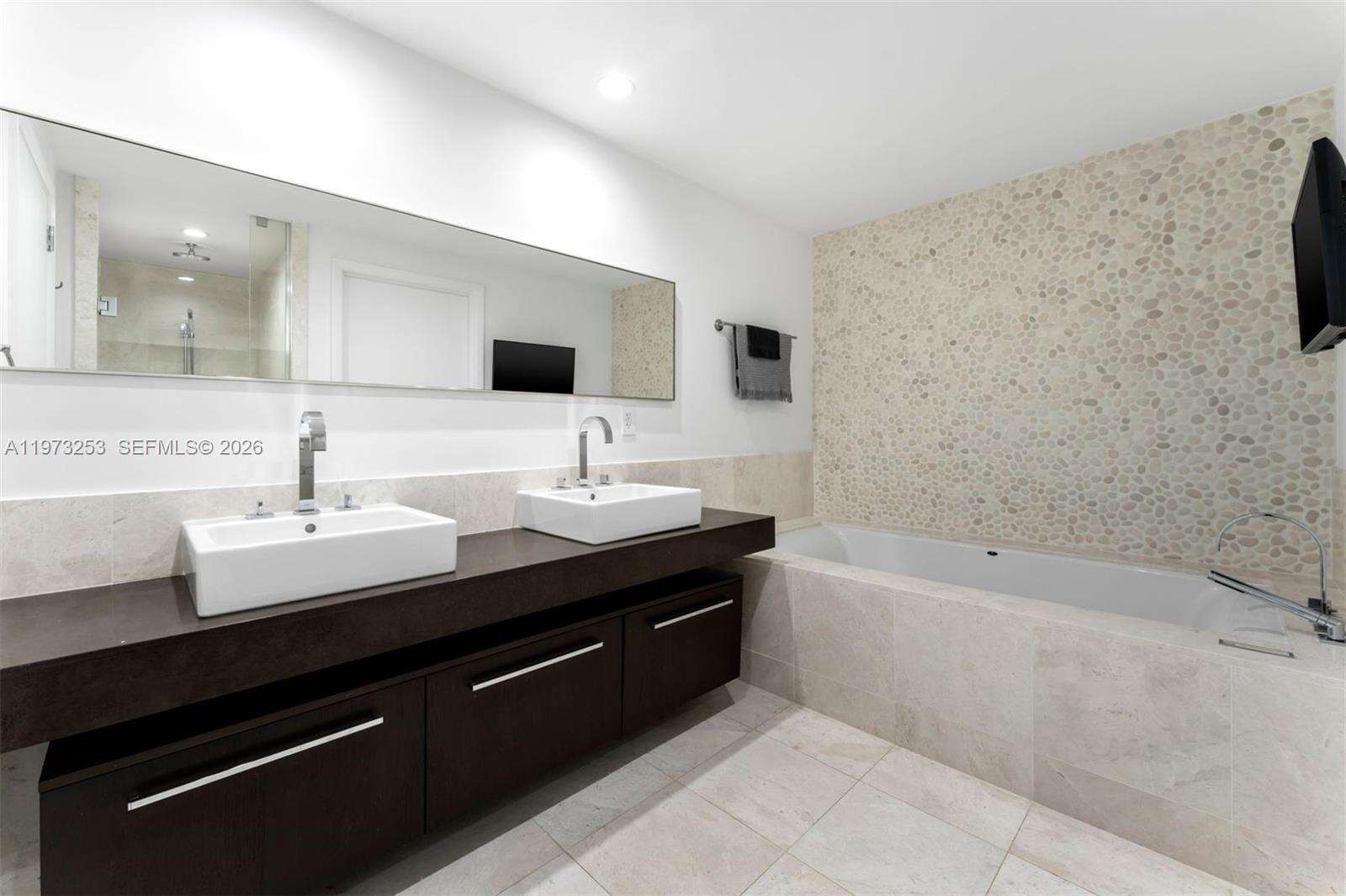 Jade Ocean at 17121 Collins Ave, Sunny Isles Beach, FL 33160 - For Rent photo 8