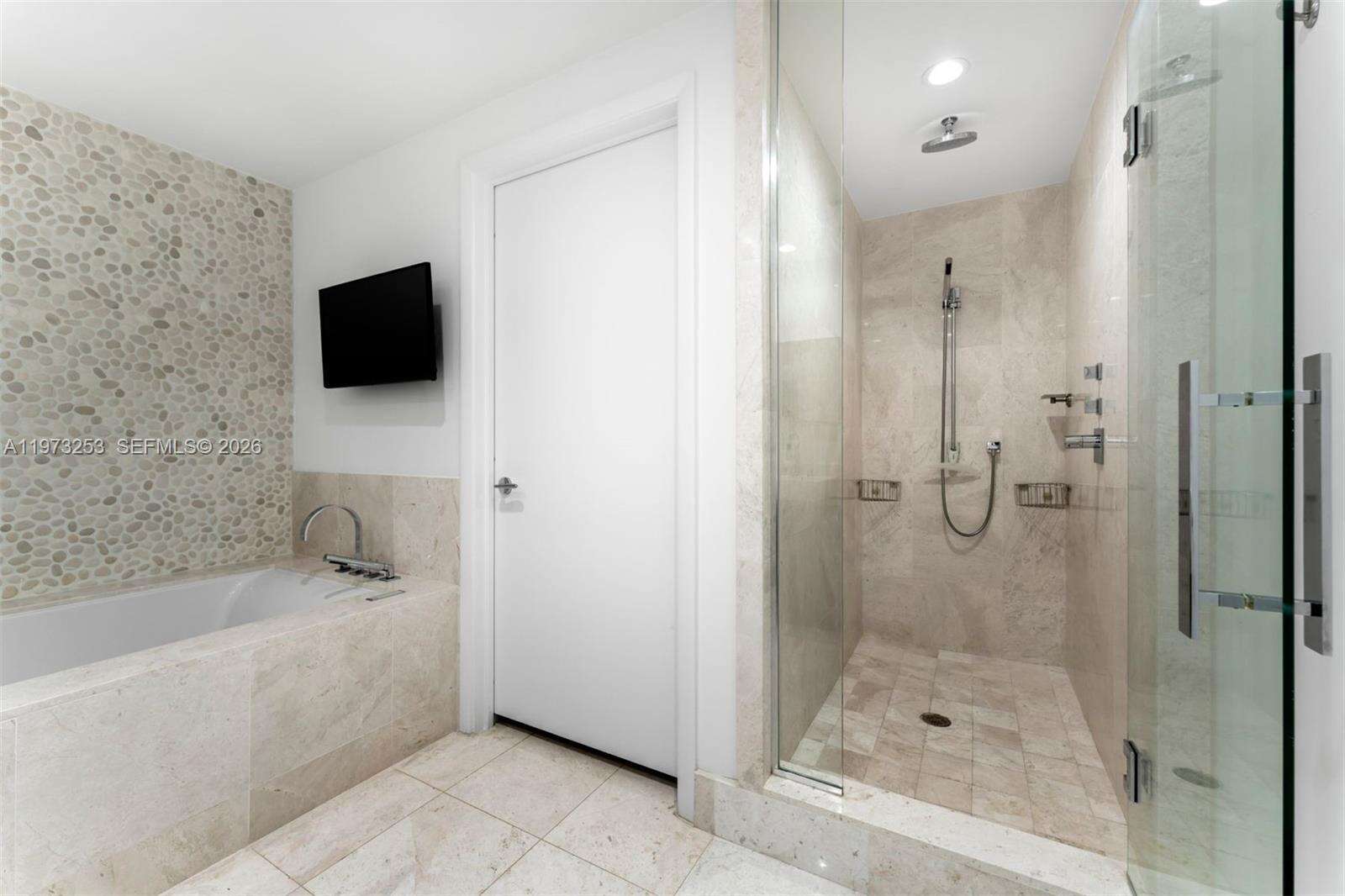 Jade Ocean at 17121 Collins Ave, Sunny Isles Beach, FL 33160 - For Rent photo 9