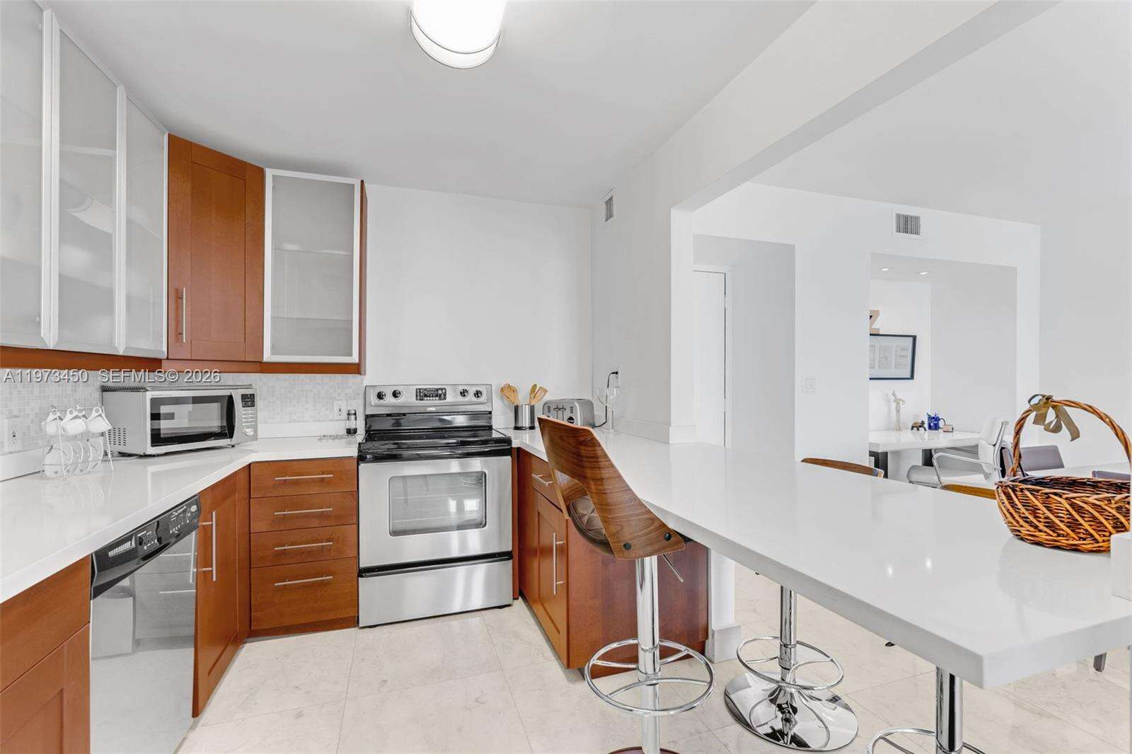 Arlen House at 100 Bayview Dr, Sunny Isles Beach, FL 33160 - For Rent photo 8