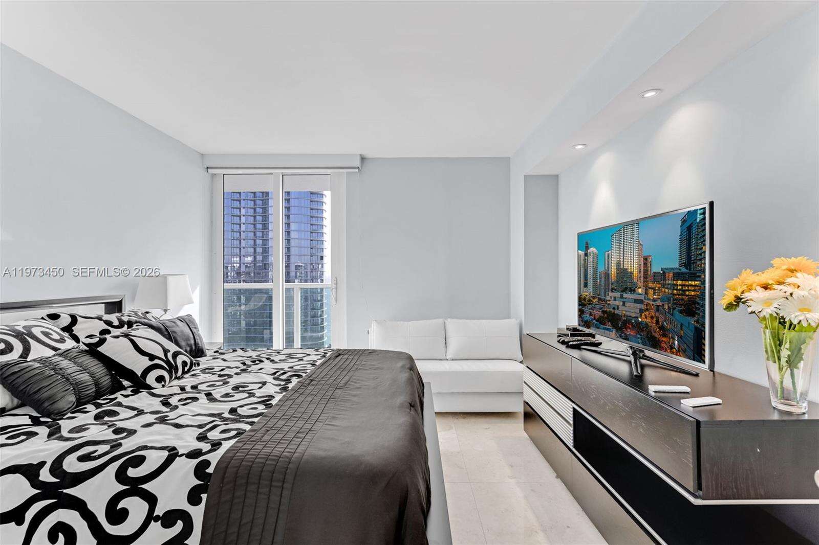 Arlen House at 100 Bayview Dr, Sunny Isles Beach, FL 33160 - For Rent photo 10