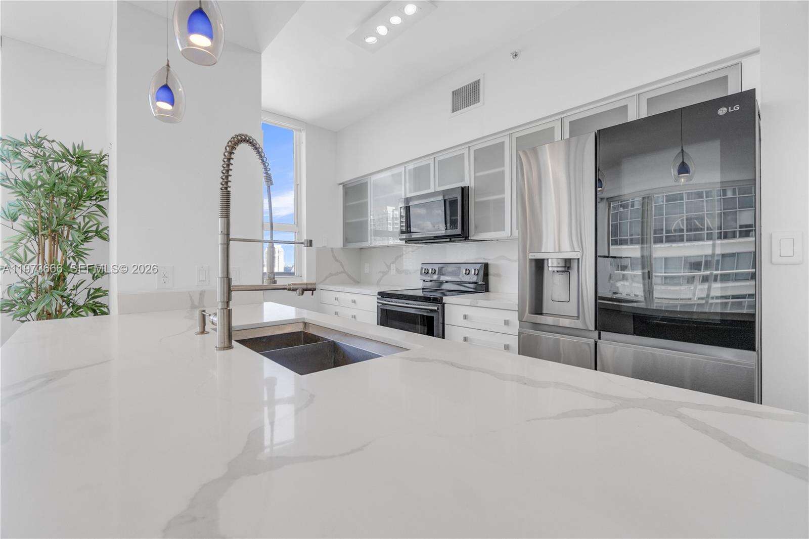 The Mark On Brickell at 1155 Brickell Bay Dr, Miami, FL 33131 - For Rent photo 16