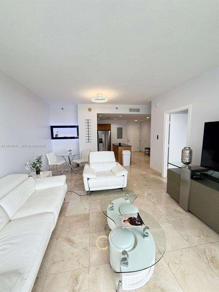 1060 Brickell at 1050 Brickell Ave, Miami, FL 33131 - For Rent photo 2