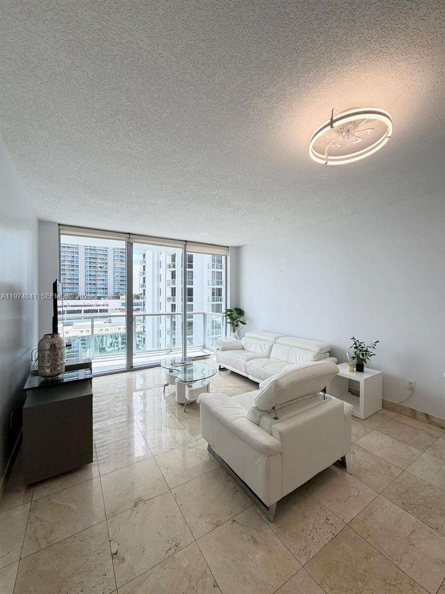 1060 Brickell at 1050 Brickell Ave, Miami, FL 33131 - For Rent photo 4