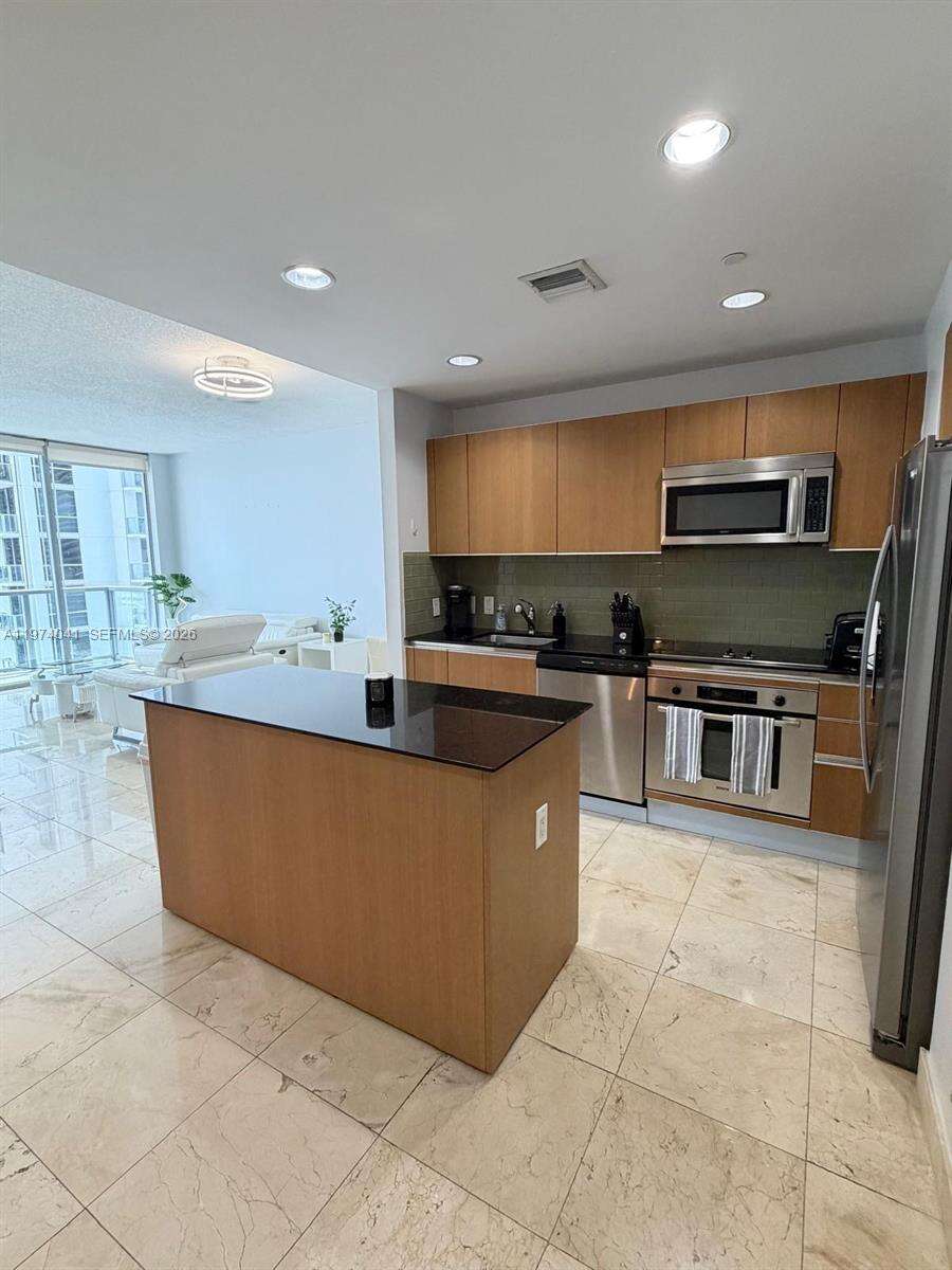 1060 Brickell at 1050 Brickell Ave, Miami, FL 33131 - For Rent photo 7