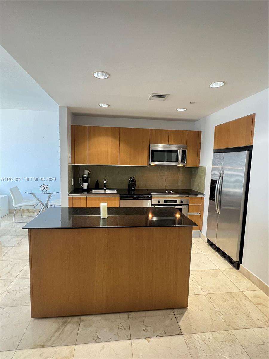 1060 Brickell at 1050 Brickell Ave, Miami, FL 33131 - For Rent photo 8