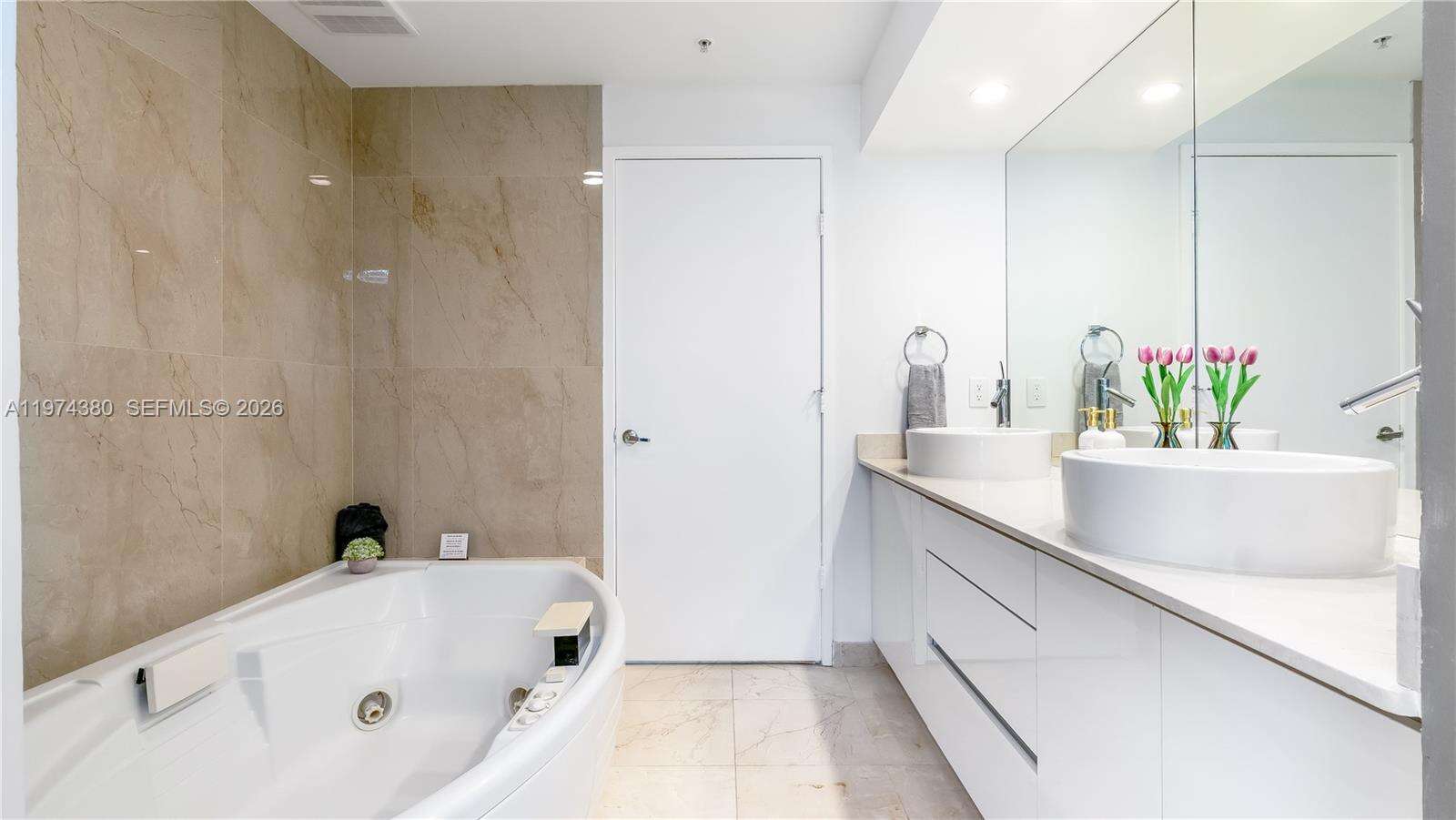 Sayan at 16275 Collins Ave, Sunny Isles Beach, FL 33160 - For Rent photo 15
