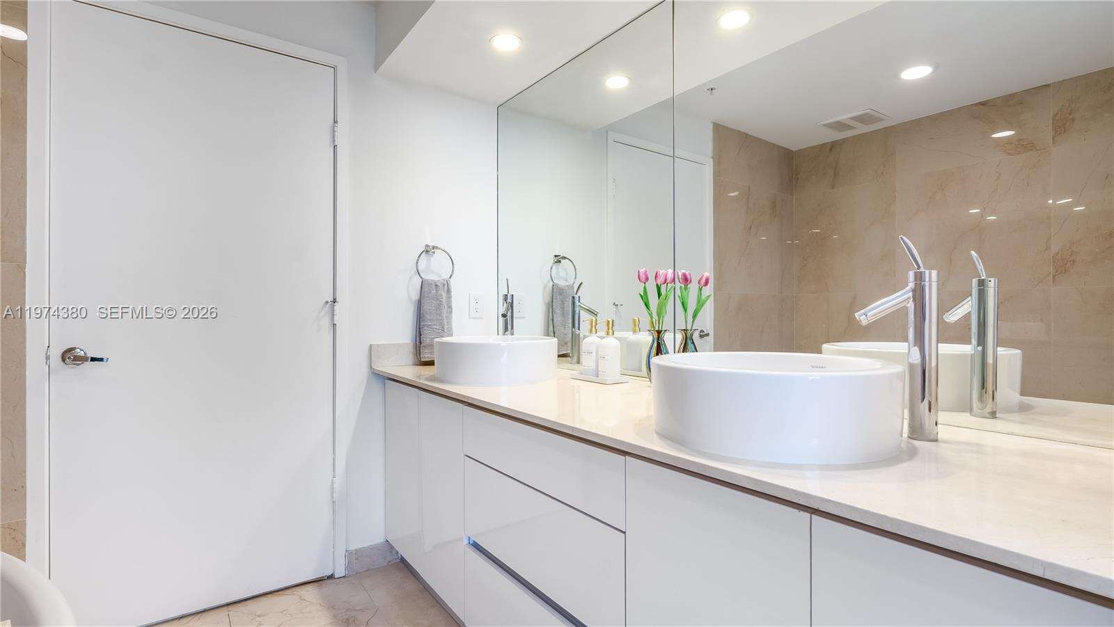Sayan at 16275 Collins Ave, Sunny Isles Beach, FL 33160 - For Rent photo 16