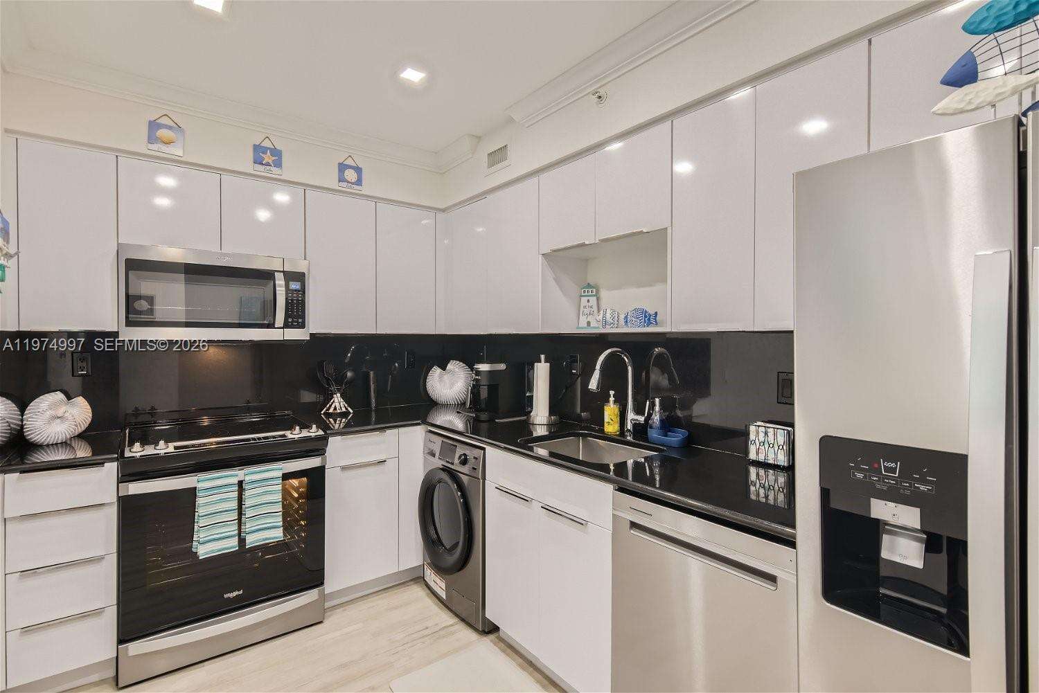 The Wave at 2501 Ocean Dr, Hollywood, FL 33019 - For Rent photo 6