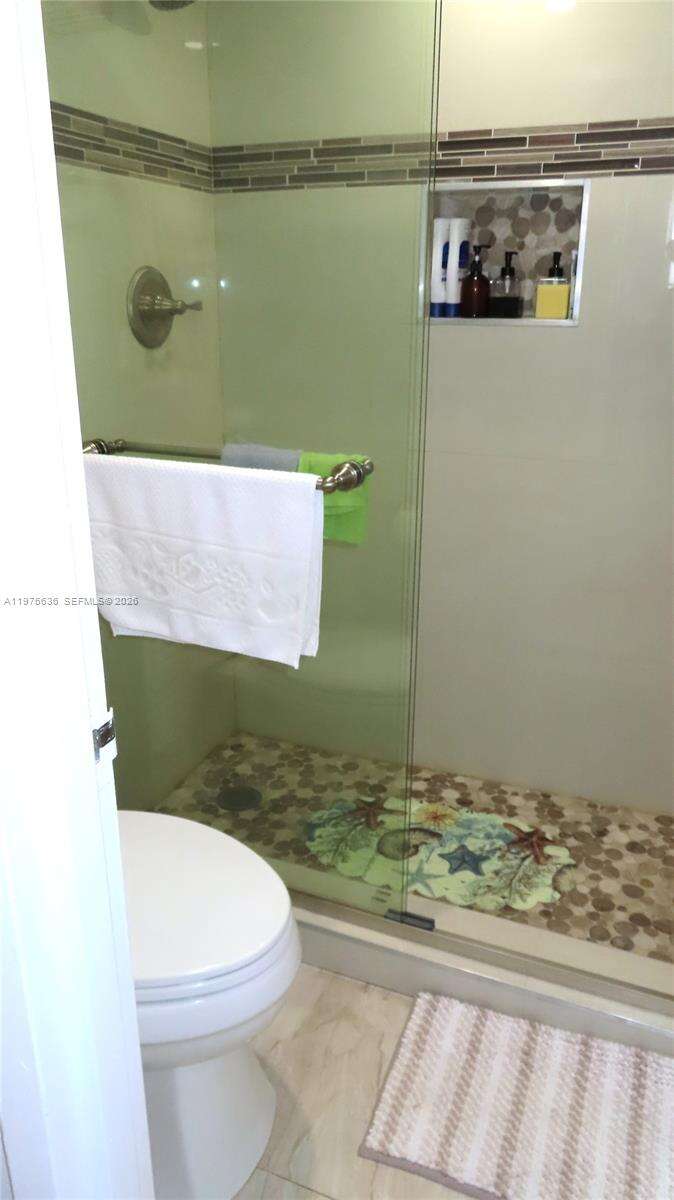 Arlen Beach at 5701 Collins Ave, Miami Beach, FL 33140 - For Rent photo 15