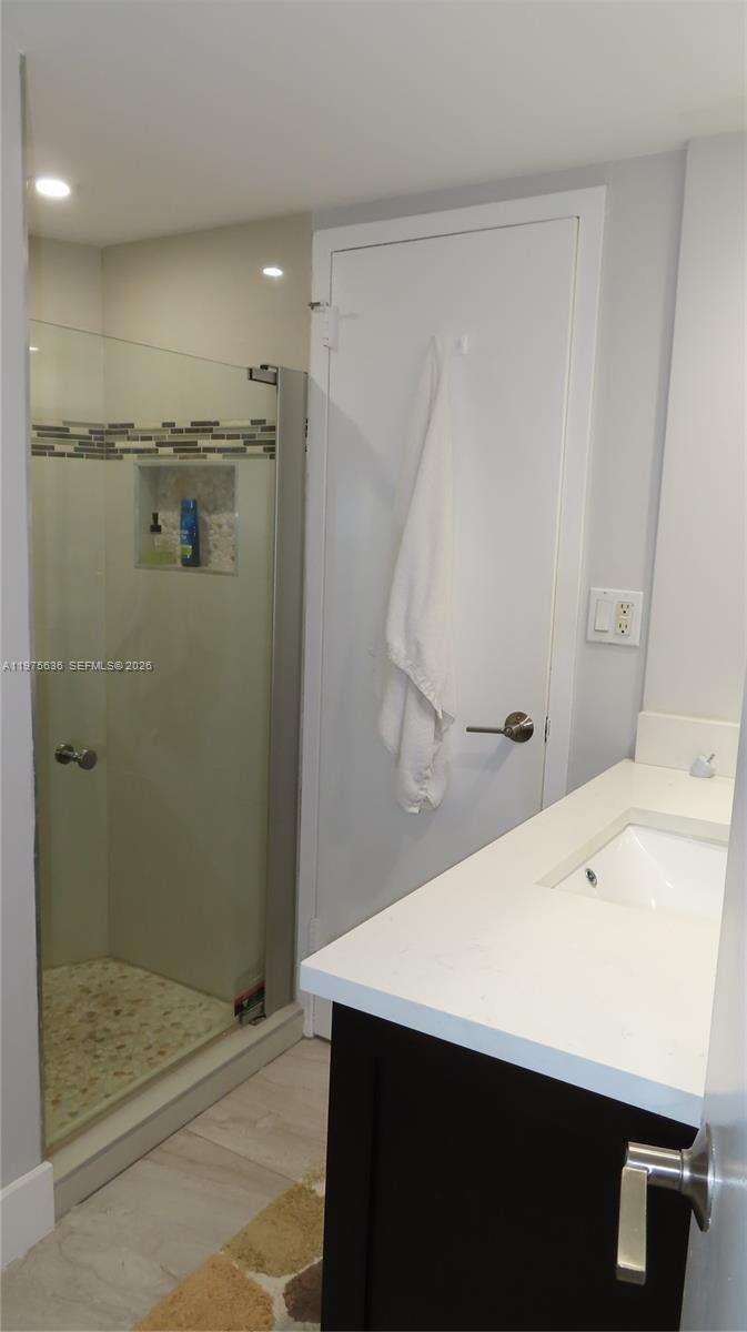 Arlen Beach at 5701 Collins Ave, Miami Beach, FL 33140 - For Rent photo 19