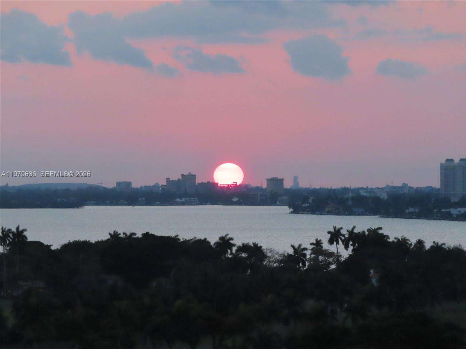 Arlen Beach at 5701 Collins Ave, Miami Beach, FL 33140 - For Rent photo 22