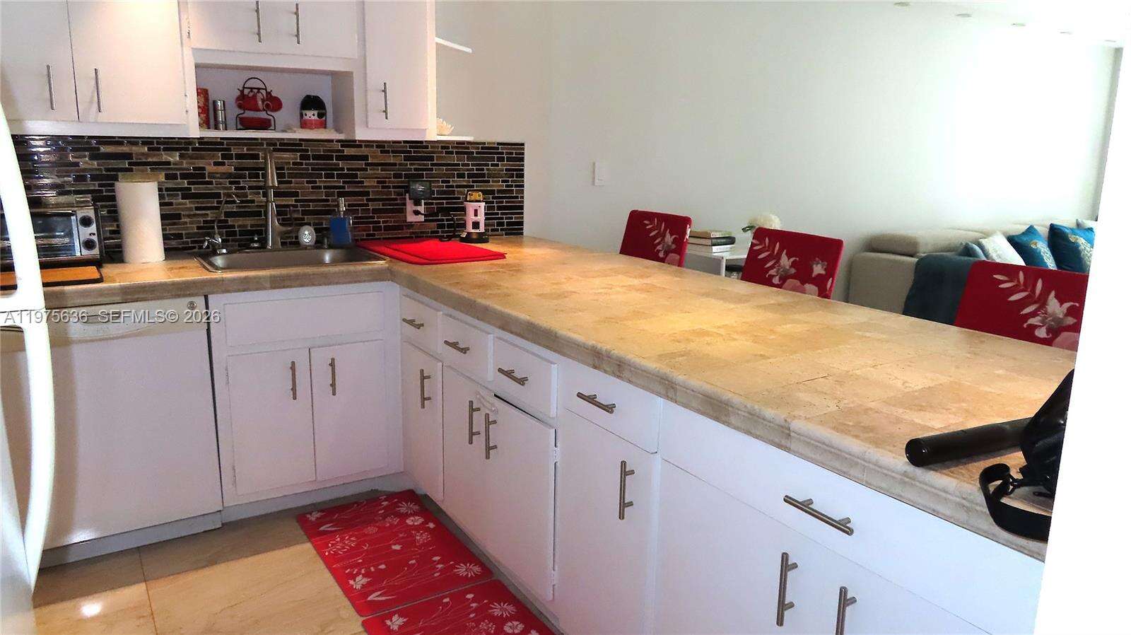 Arlen Beach at 5701 Collins Ave, Miami Beach, FL 33140 - For Rent photo 7