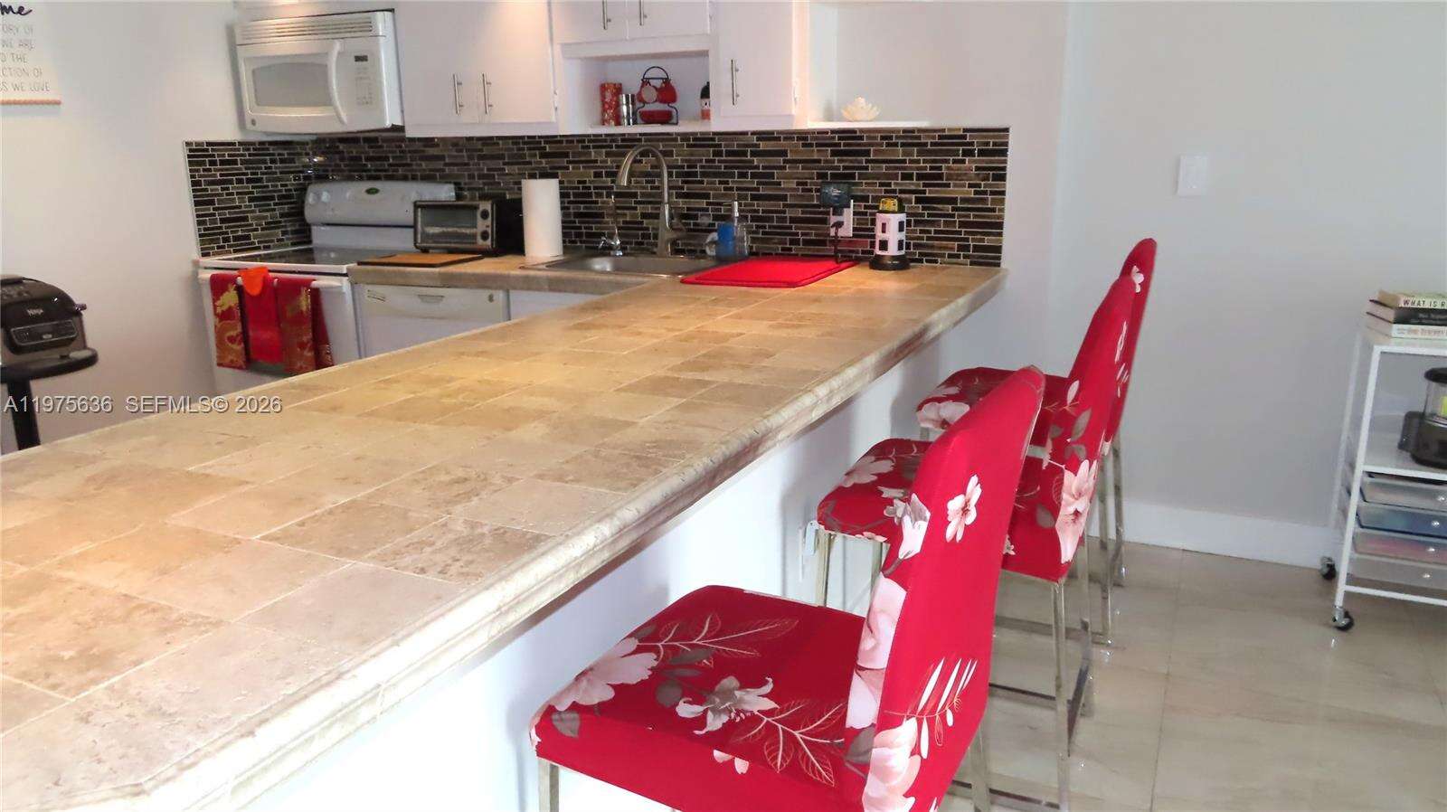 Arlen Beach at 5701 Collins Ave, Miami Beach, FL 33140 - For Rent photo 8