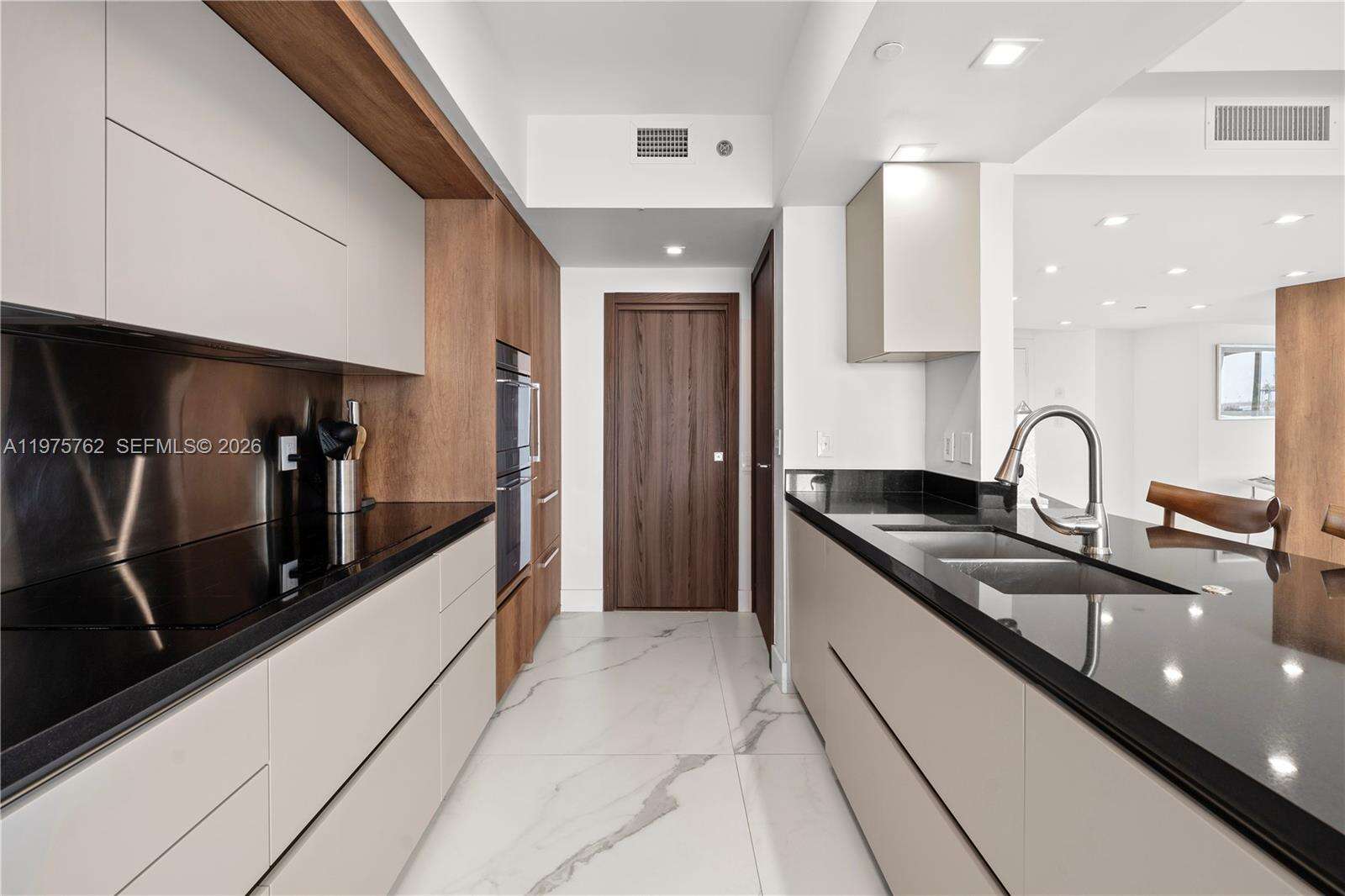 Icon at 450 Alton Rd, Miami Beach, FL 33139 - For Rent photo 6