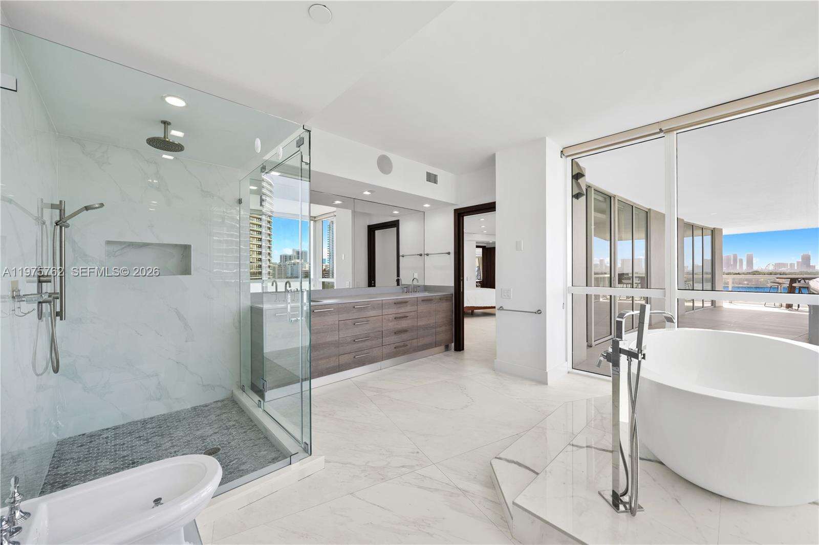 Icon at 450 Alton Rd, Miami Beach, FL 33139 - For Rent photo 52