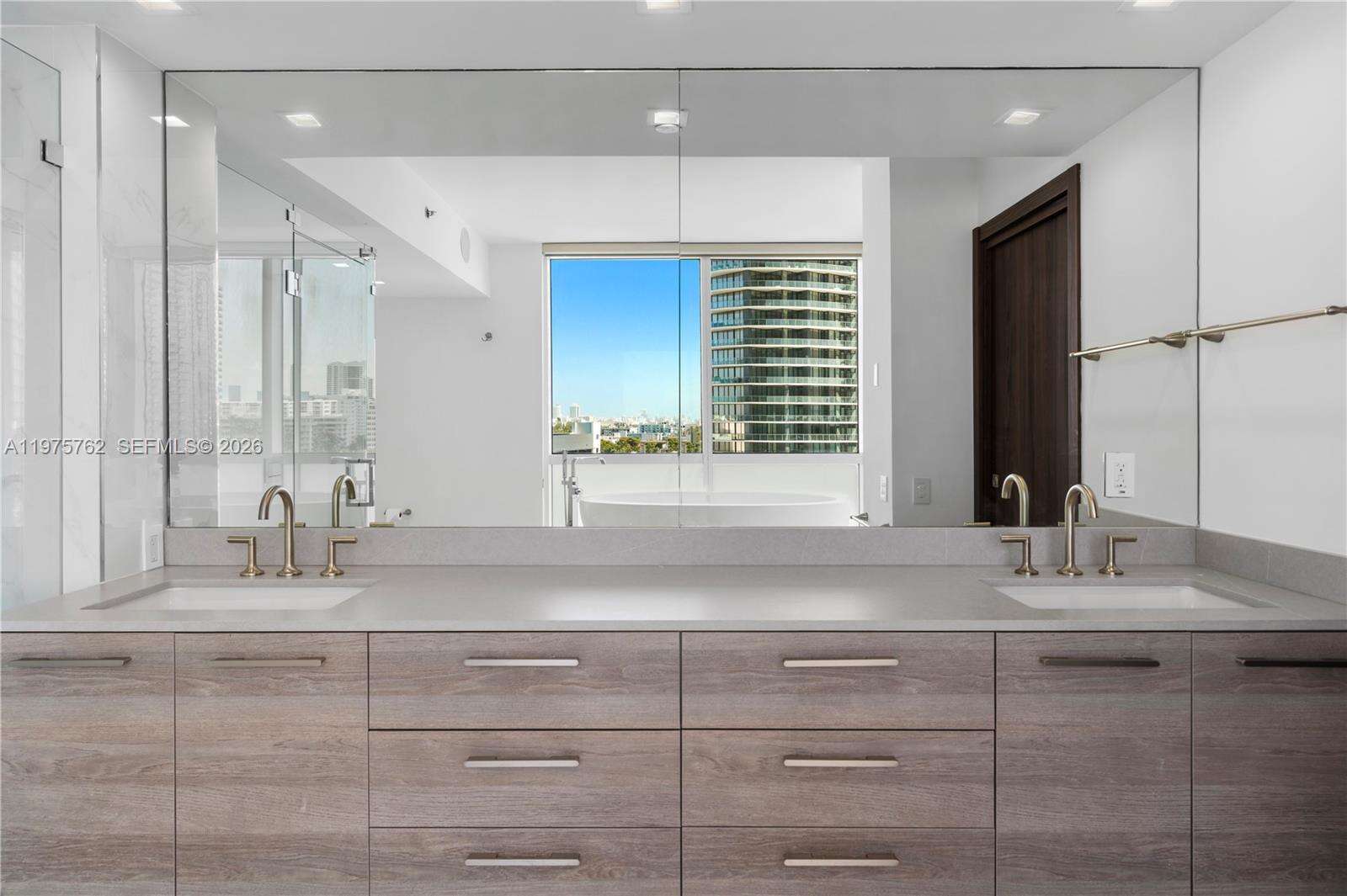 Icon at 450 Alton Rd, Miami Beach, FL 33139 - For Rent photo 54