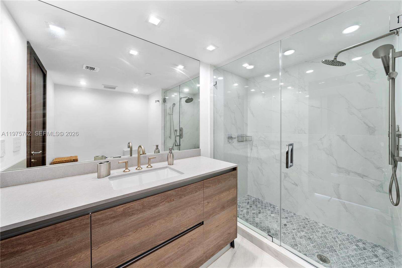 Icon at 450 Alton Rd, Miami Beach, FL 33139 - For Rent photo 64