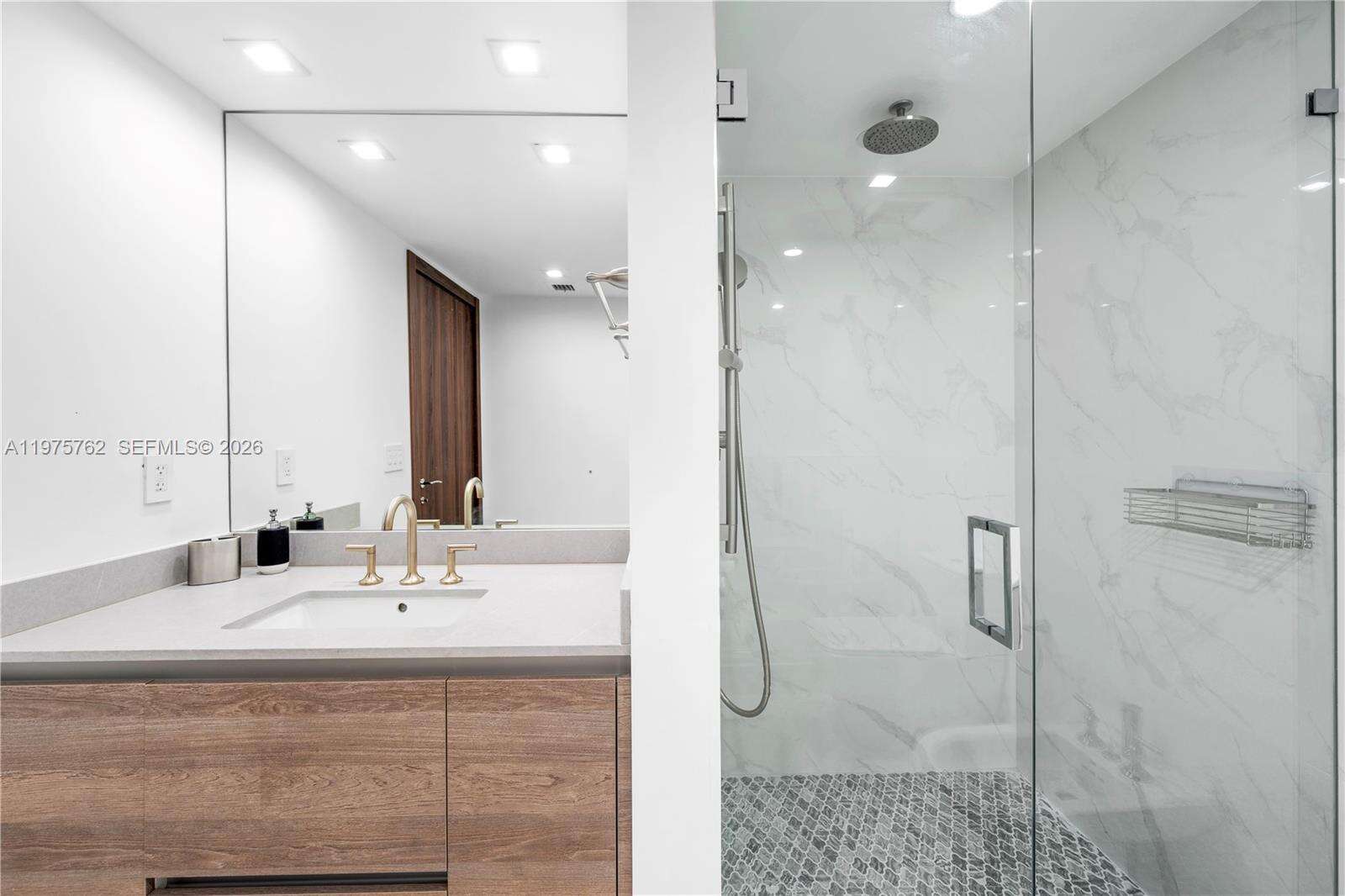 Icon at 450 Alton Rd, Miami Beach, FL 33139 - For Rent photo 65
