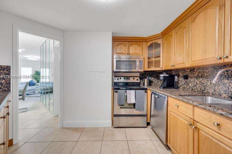 Four Ambassadors at 999 Brickell Bay Dr, Miami, FL 33131 - For Rent photo 4