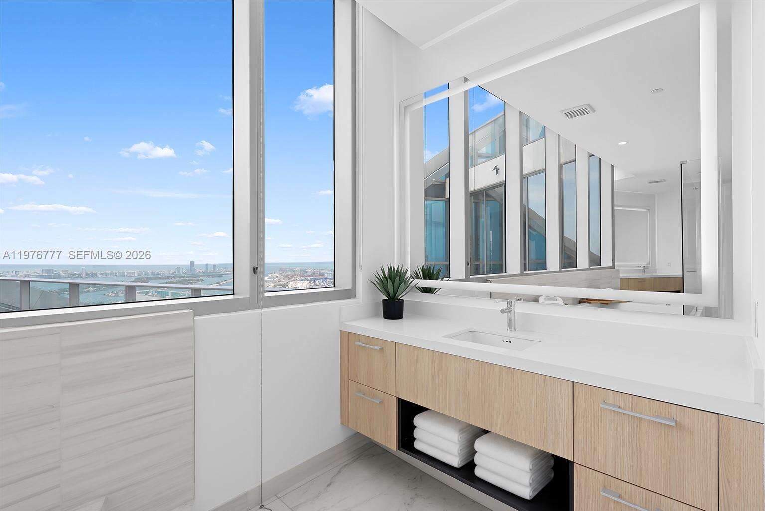 Paramount Miami Worldcenter at 851 1 Ave, Miami, FL 33132 - For Rent photo 44