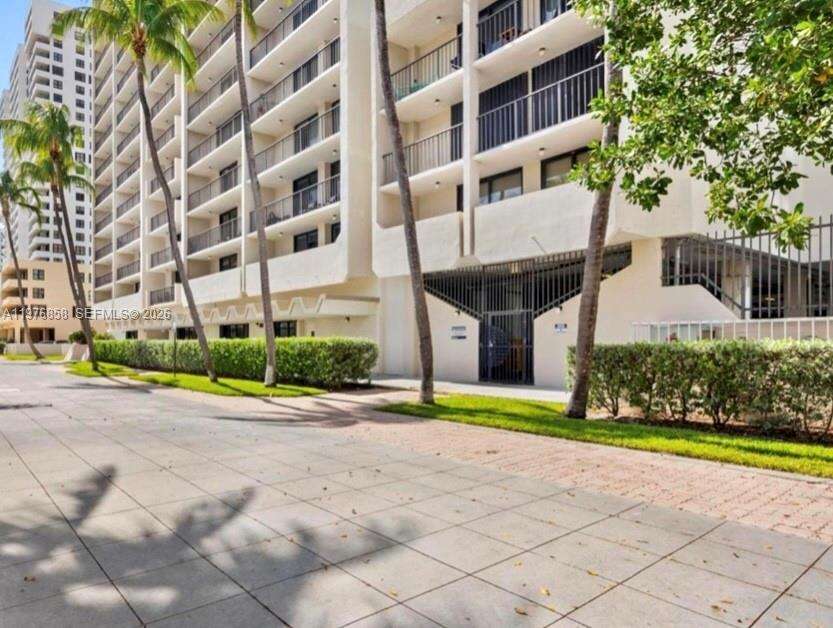 Oceanfront Plaza at 2625 Collins Ave, Miami Beach, FL 33140 - For Rent photo 13