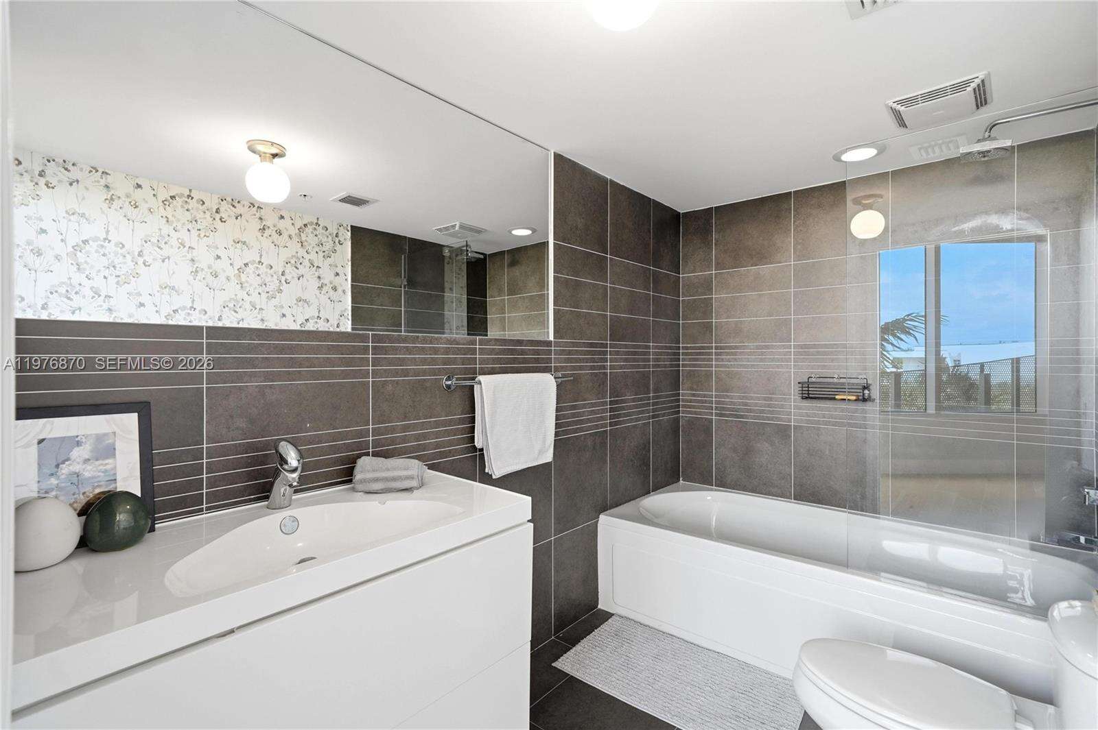 Artepark North at 2155 Washington Ct, Miami Beach, FL 33139 - For Rent photo 10