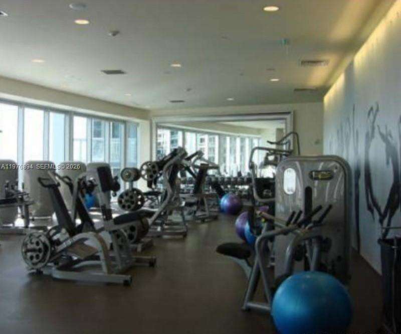 Icon Brickell 2 at 495 Brickell Ave, Miami, FL 33131 - For Rent photo 15