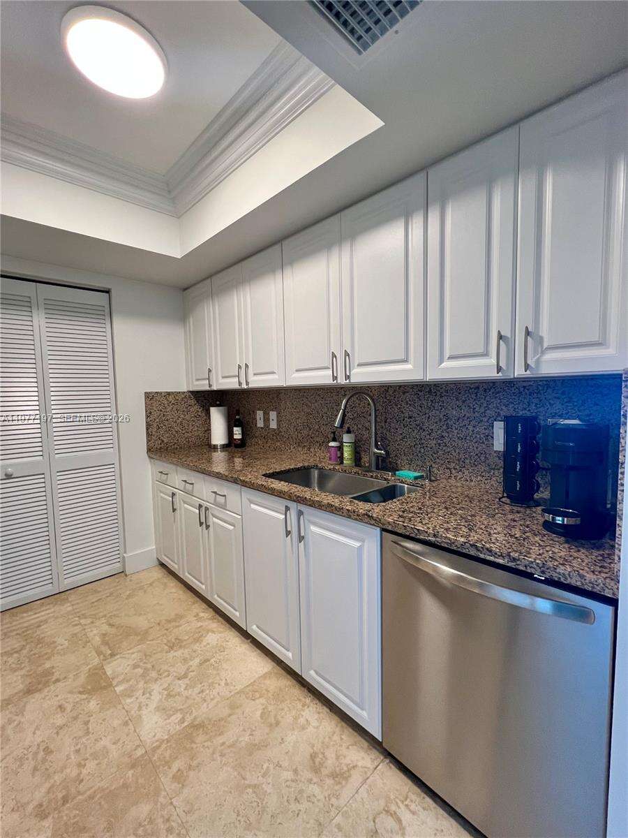 Yacht Club At Portofino at 90 Alton Rd, Miami Beach, FL 33139 - For Rent photo 14