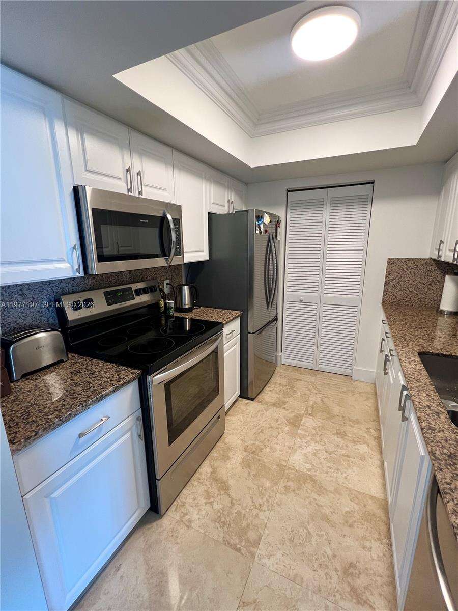 Yacht Club At Portofino at 90 Alton Rd, Miami Beach, FL 33139 - For Rent photo 15